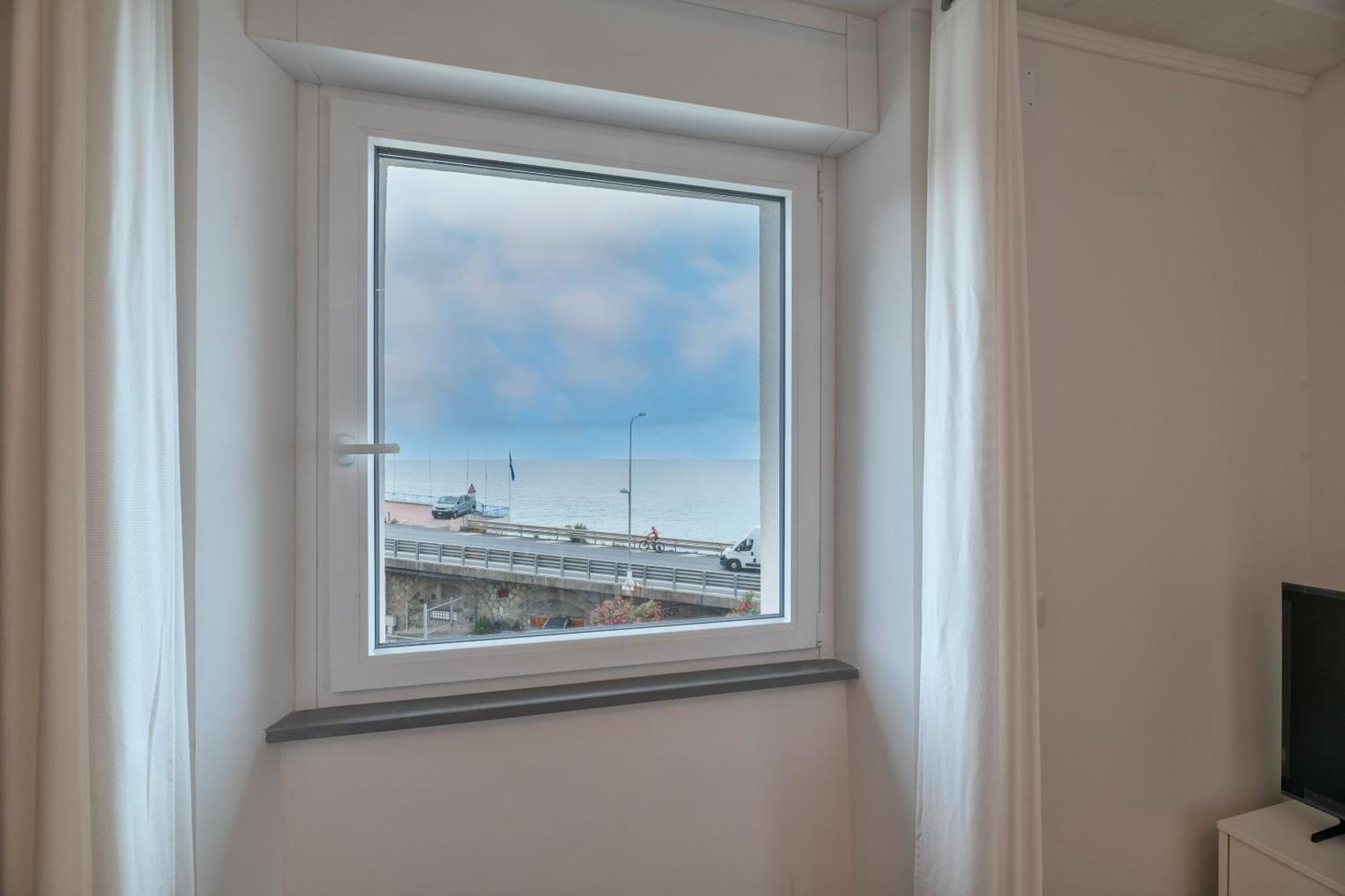 One-Bedroom Apartment with Sea View