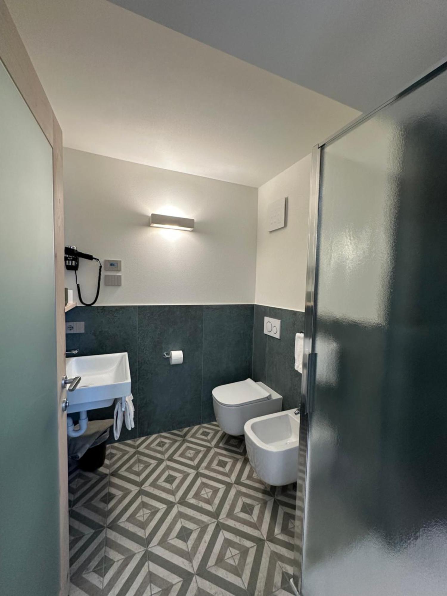 Double or Twin Room,1631618879:JPEG