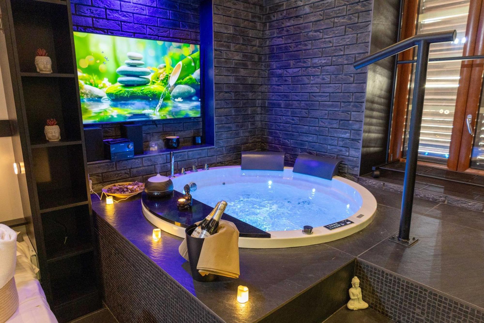 Double Room Spa Bath
