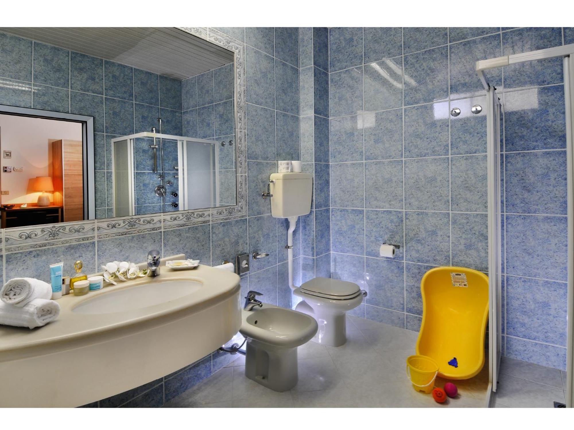 Standard Quadruple Room,1642344095:JPEG