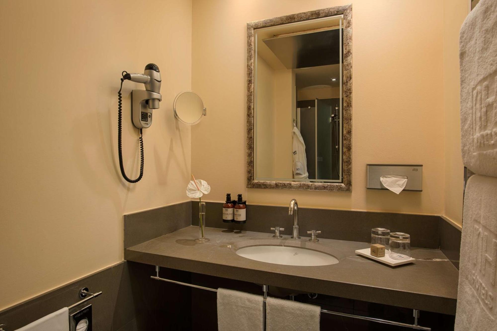 Superior Double or Twin XL Room,1636001130:JPEG