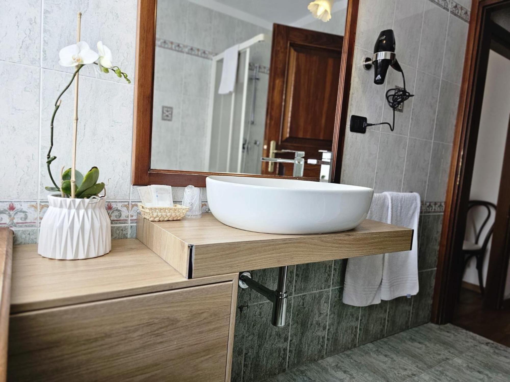 Standard Double Room,1636015987:JPEG