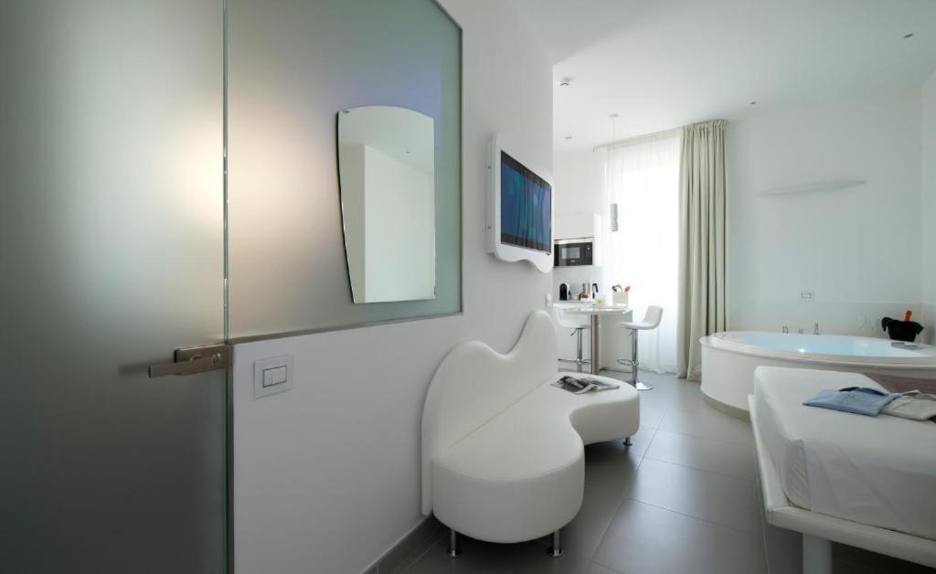 Studio Spa Bath