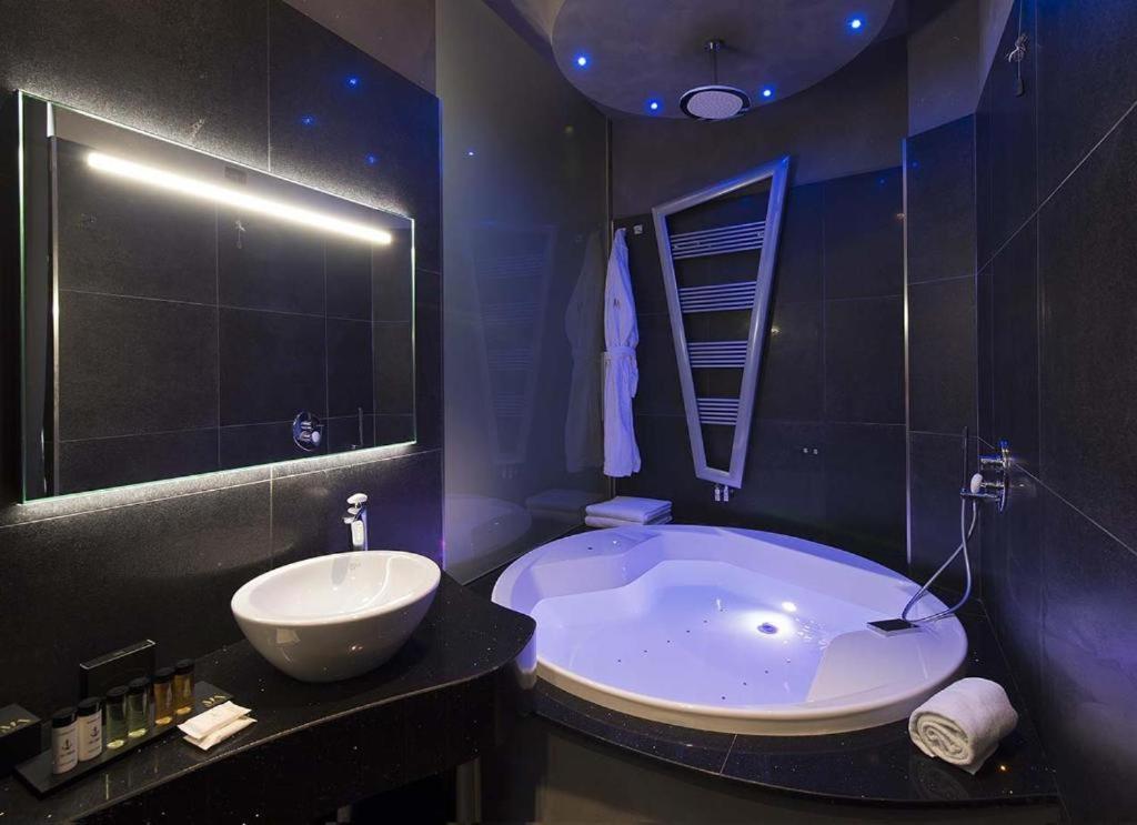 Apartment Spa Bath
