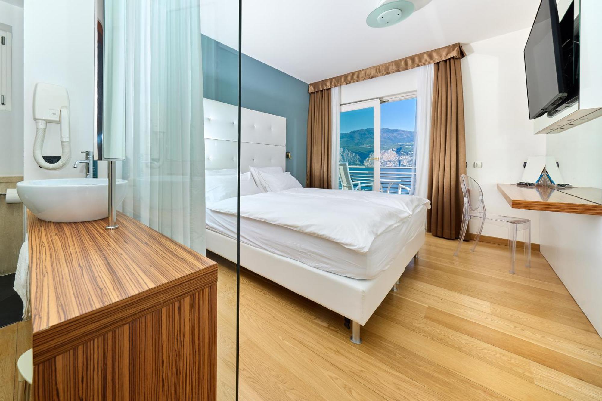 Superior Double or Twin Room Balcony Lake View,1639556526:JPEG