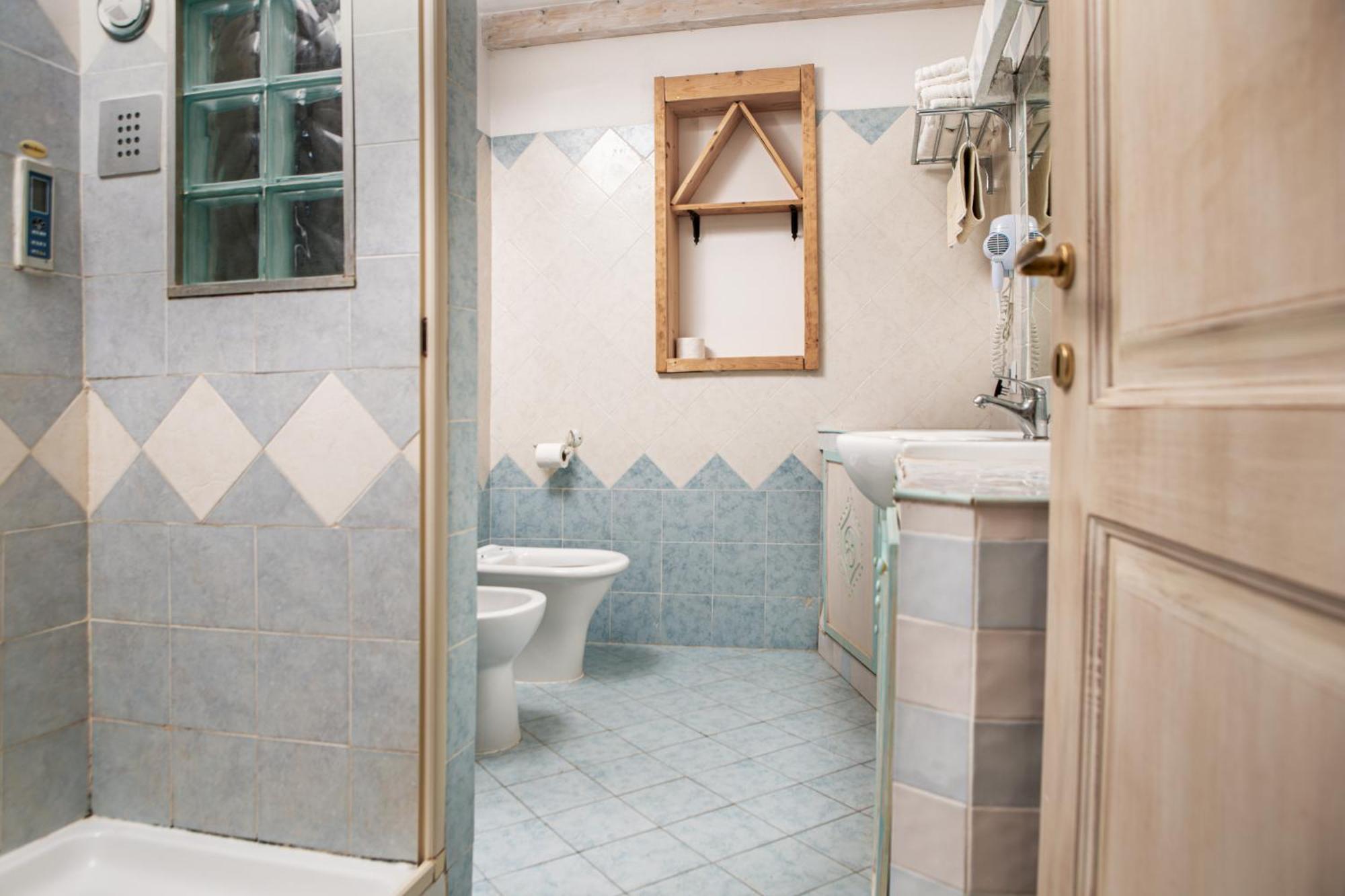 Triple Room Private Bathroom,1641031295:JPEG