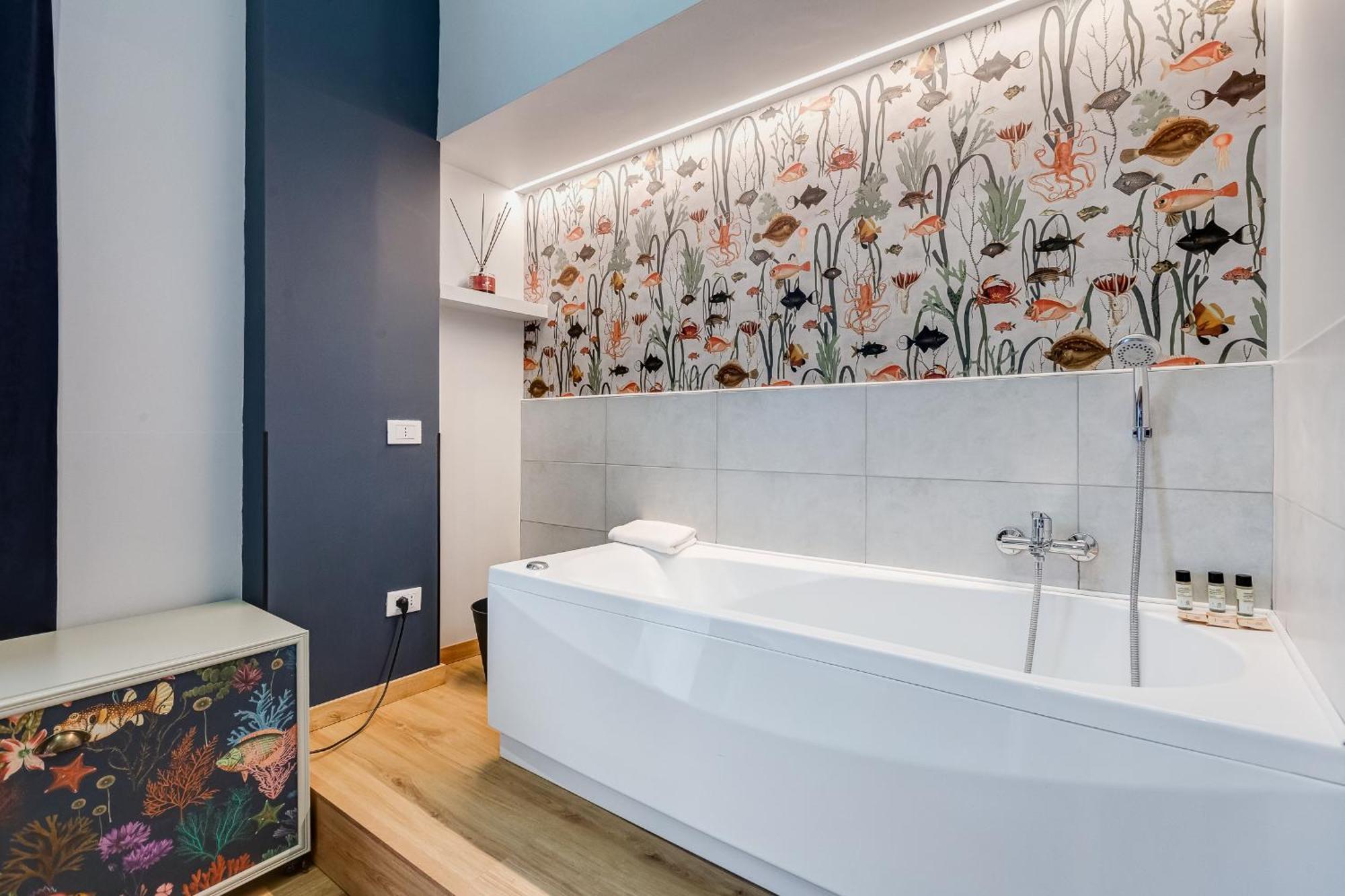 Apartament z łóżkiem typu king-size i wanną z hydromasażem