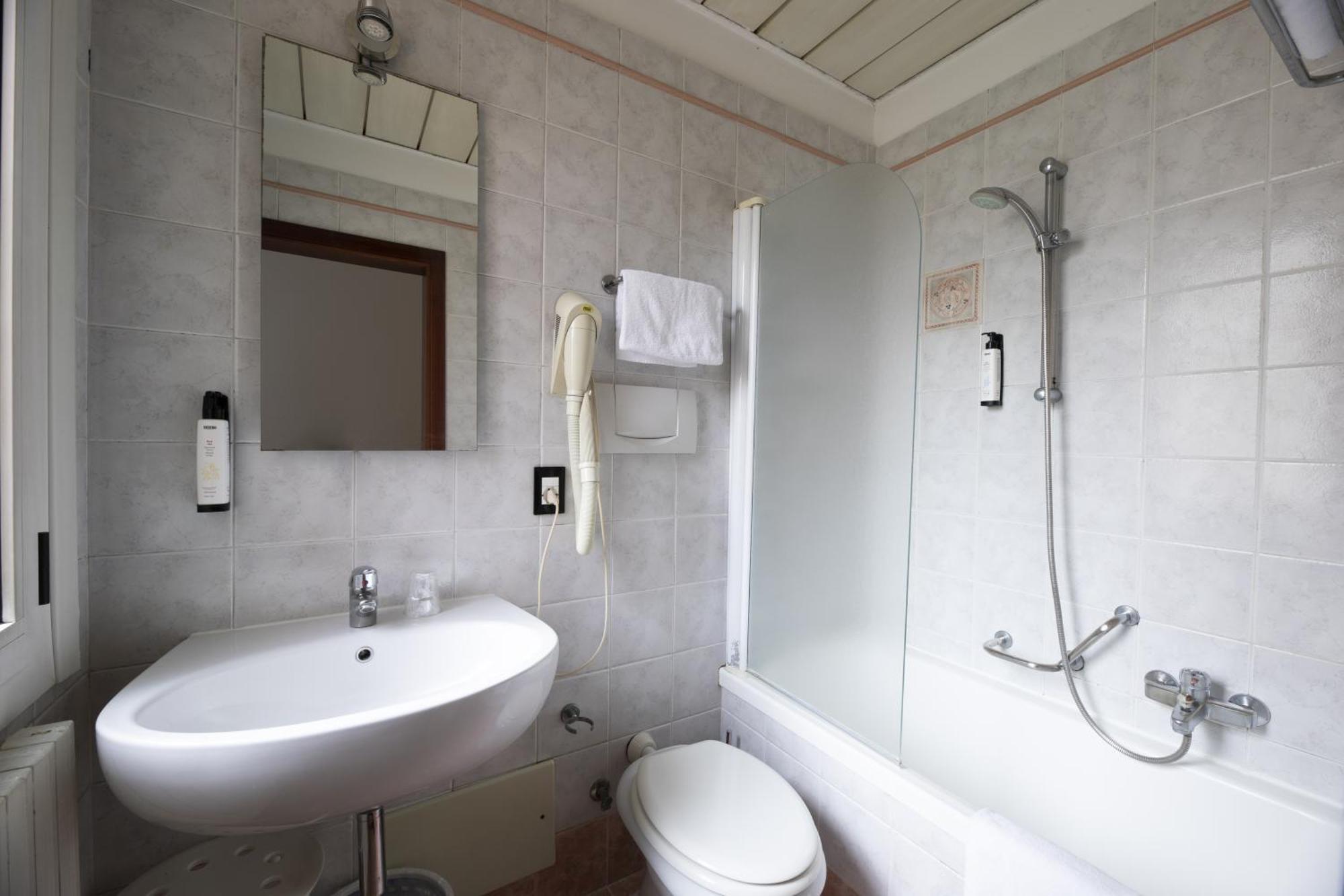 Single Room,1642314581:JPEG