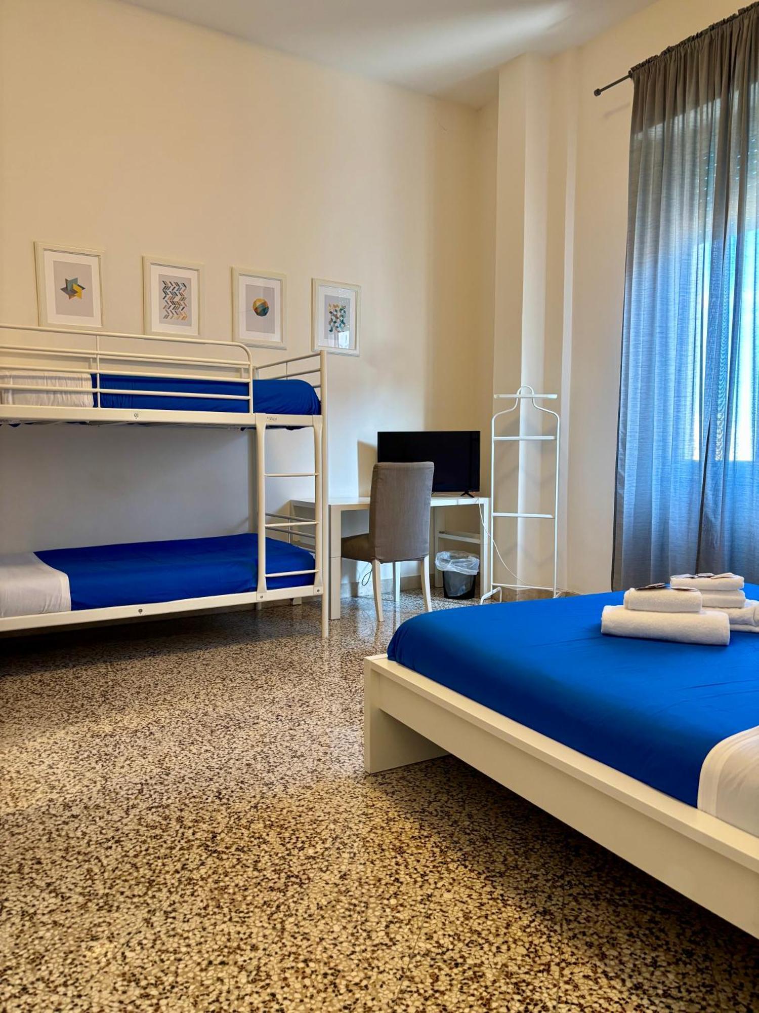 Quadruple Room with Shared Bathroom,1072348582:JPEG