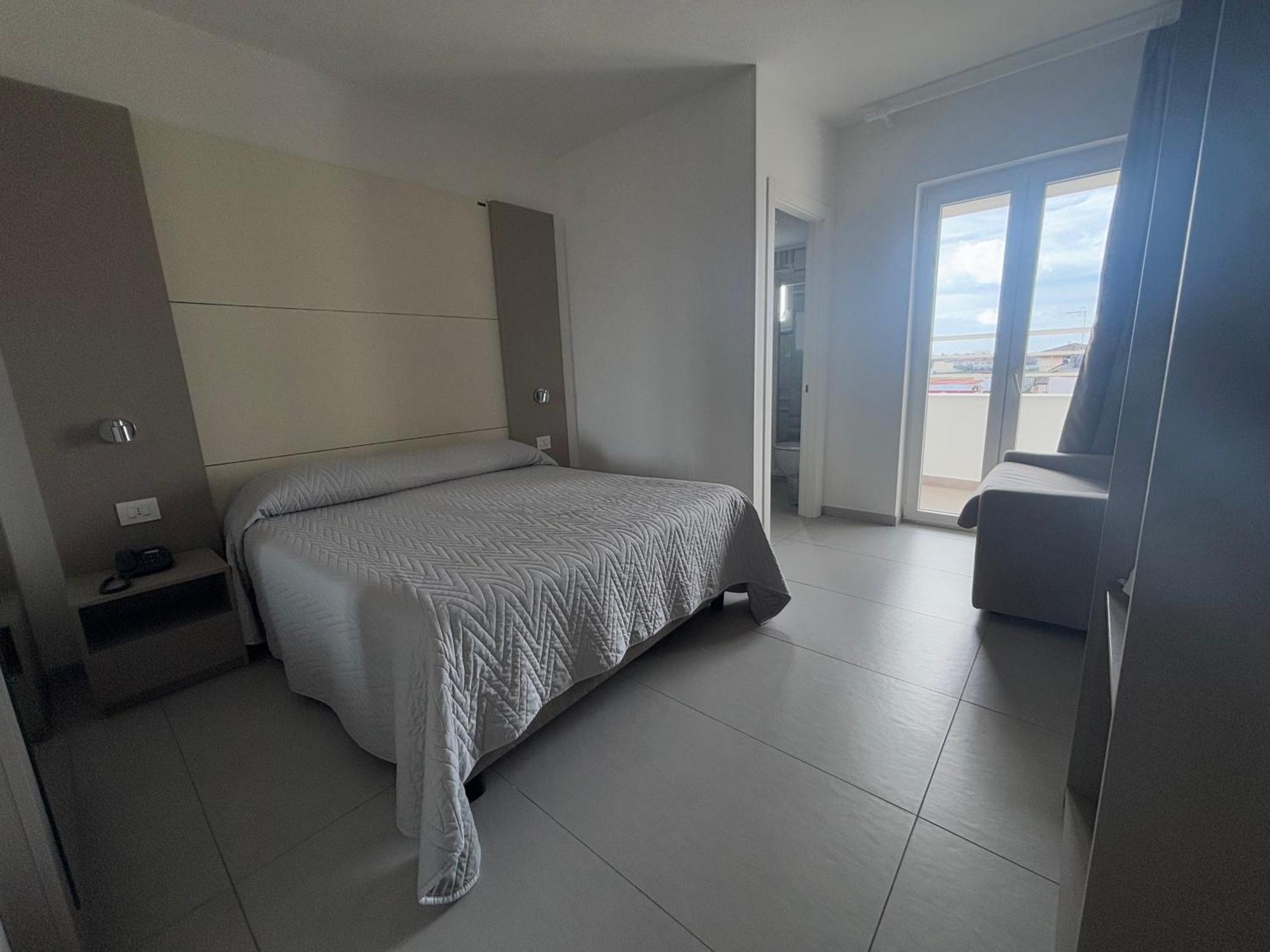 Deluxe Quadruple Room,1642409687:JPEG