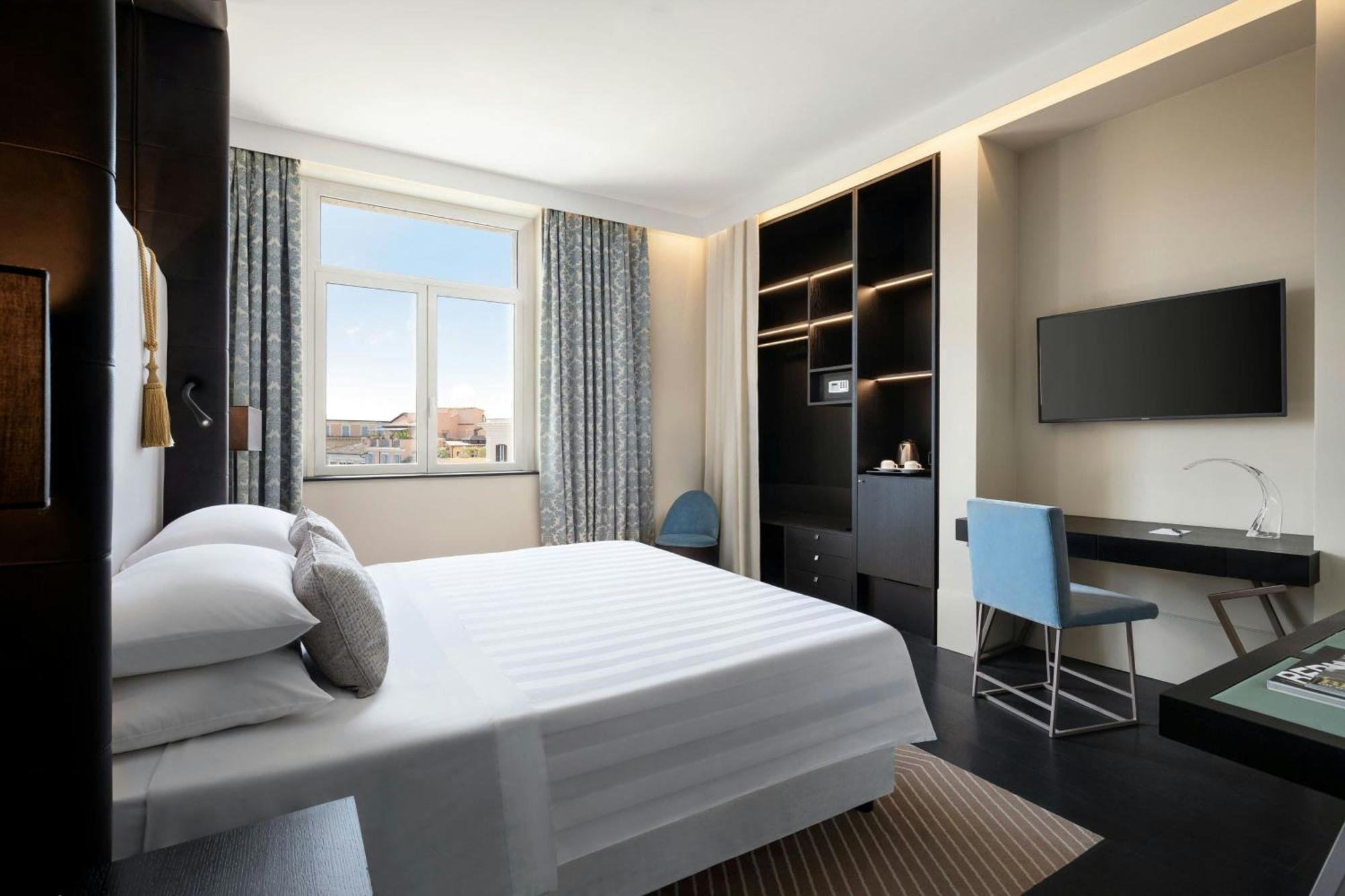 Executive Deluxe King Room with City View