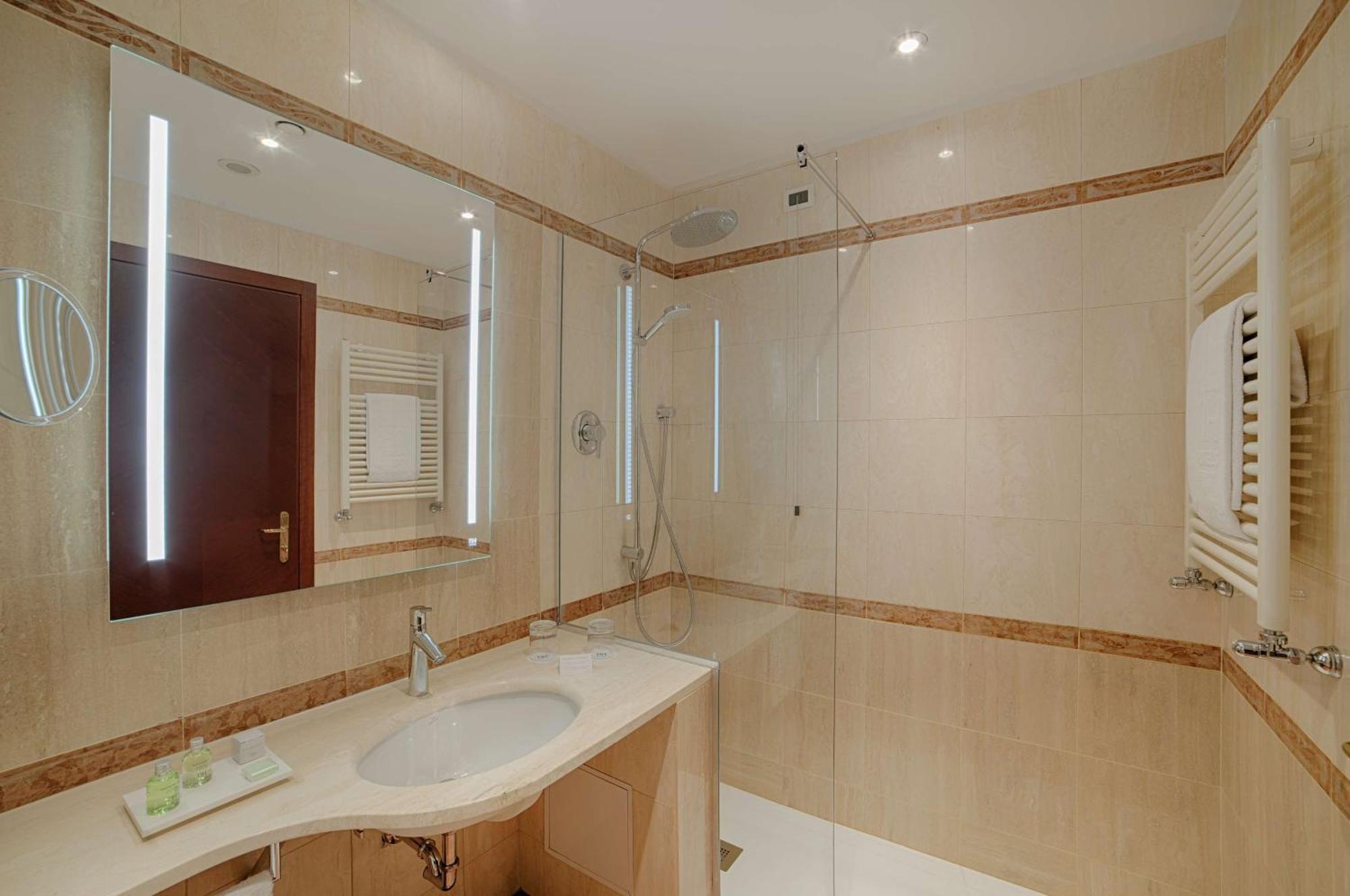 Superior Double or Twin XL Room with Extra Bed (2 Adults + 1 Chid),1645647911:JPEG