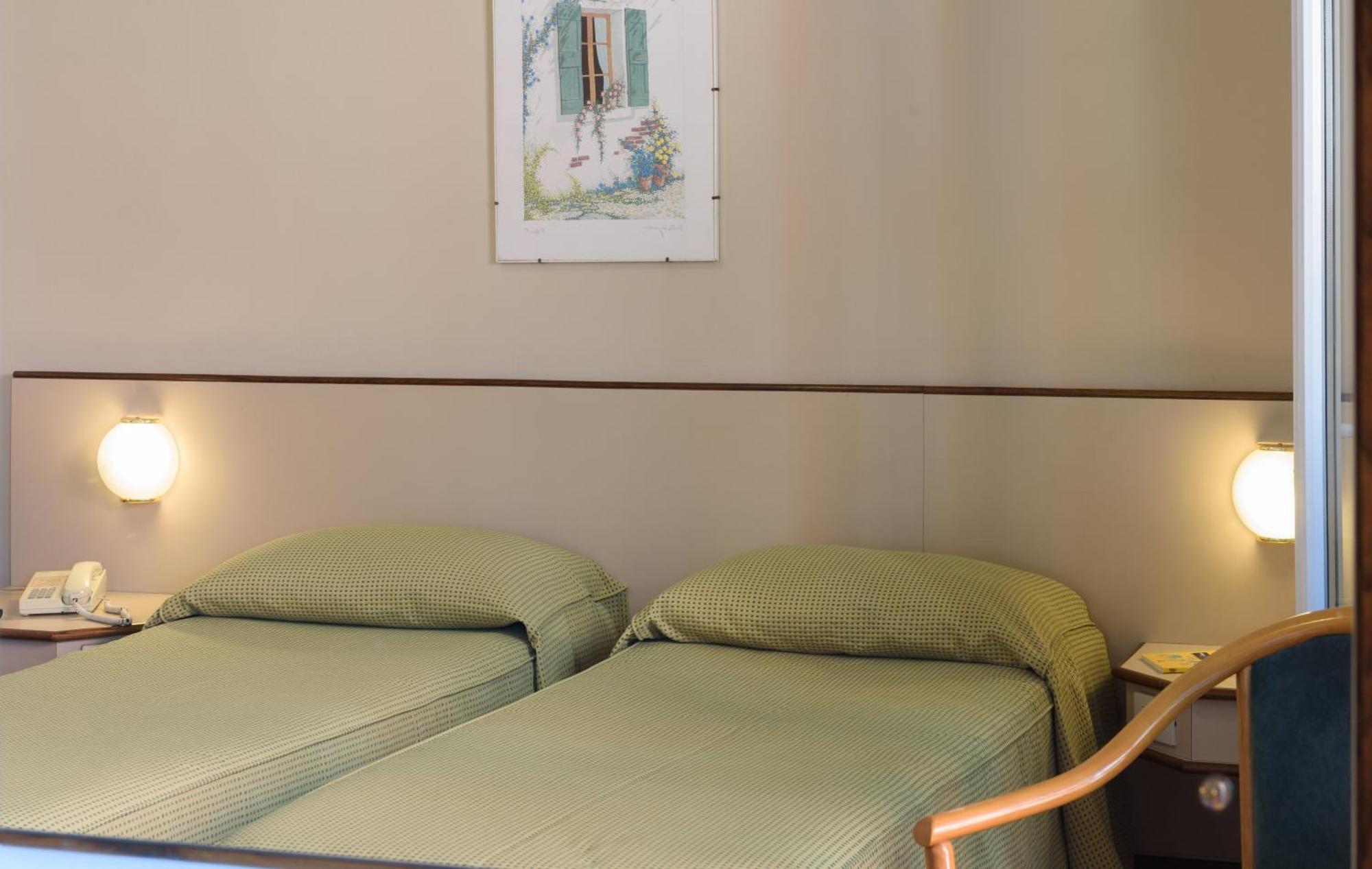 Twin Room,1646332171:JPEG