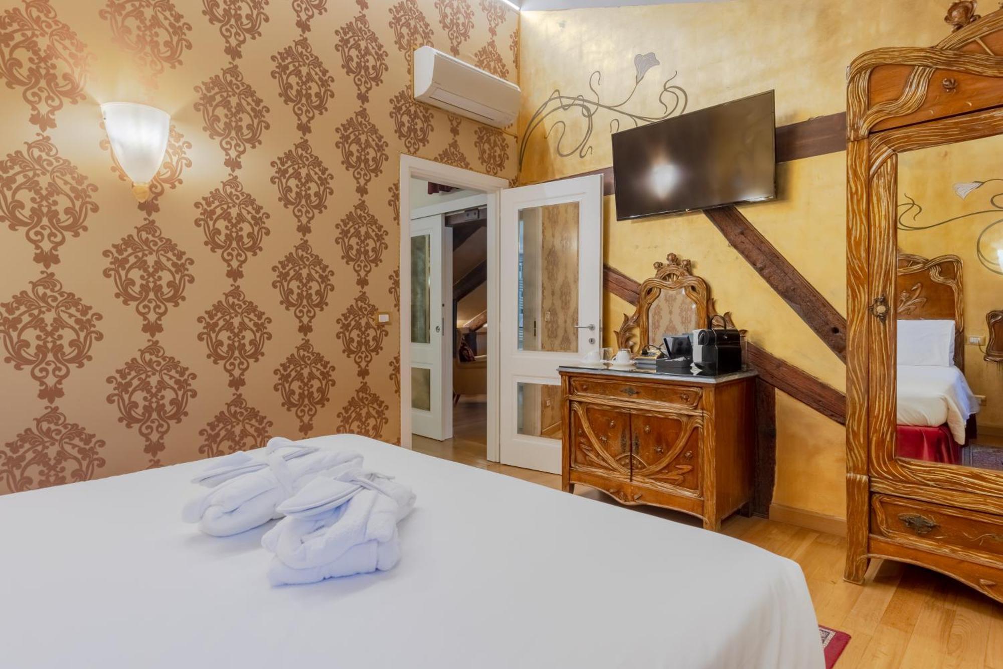 Deluxe Double or Twin Room
