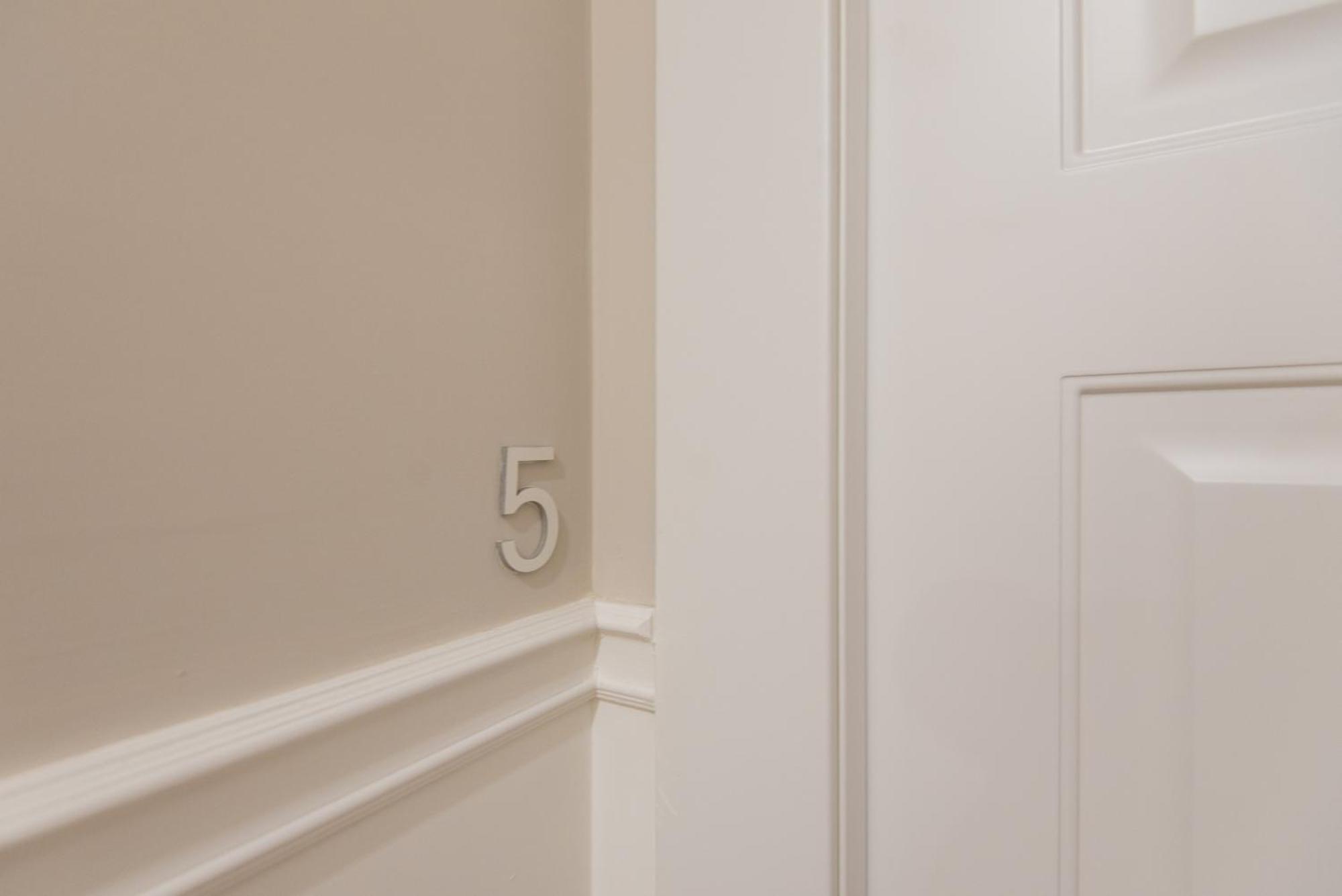 Studio Apartment,799600584:JPEG