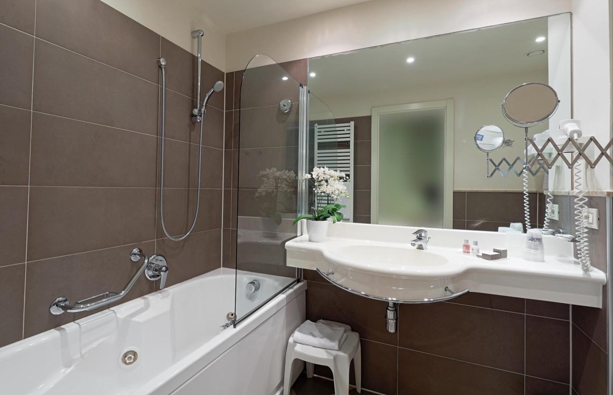 Deluxe Double or Twin Room Balcony,1651165267:JPEG