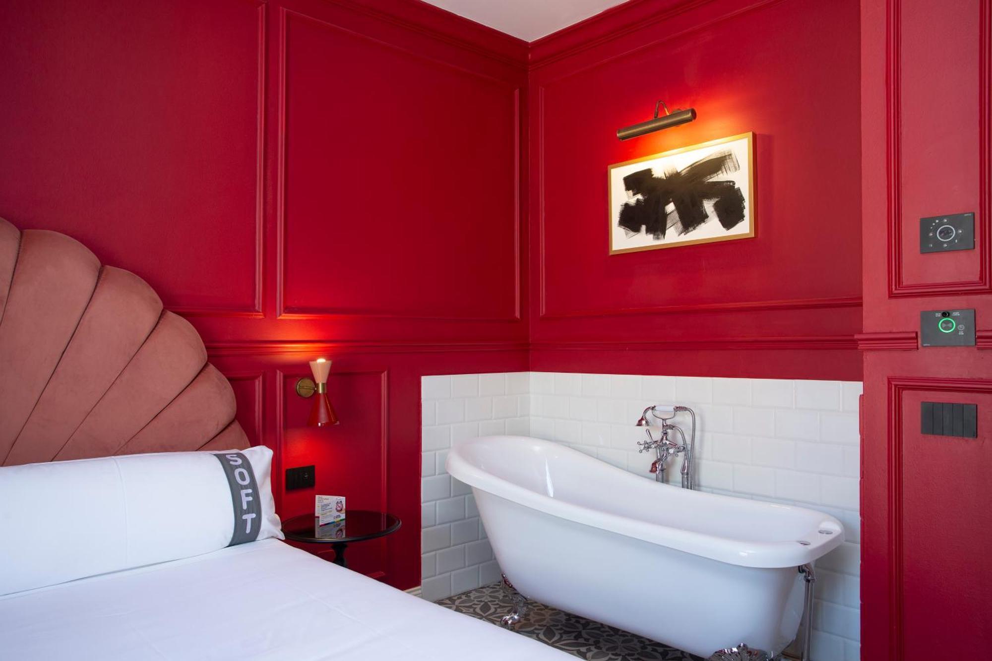 Deluxe Double Room,1651165625:JPEG