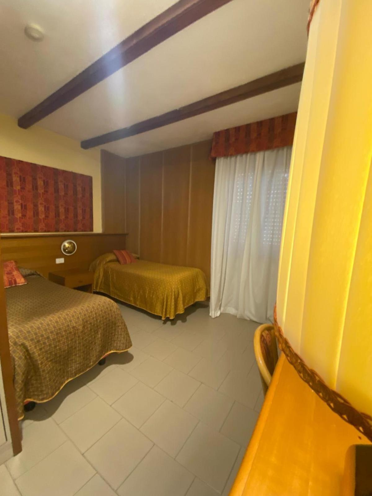 Family Suite (2 Adults + 2 Children),1652743114:JPEG