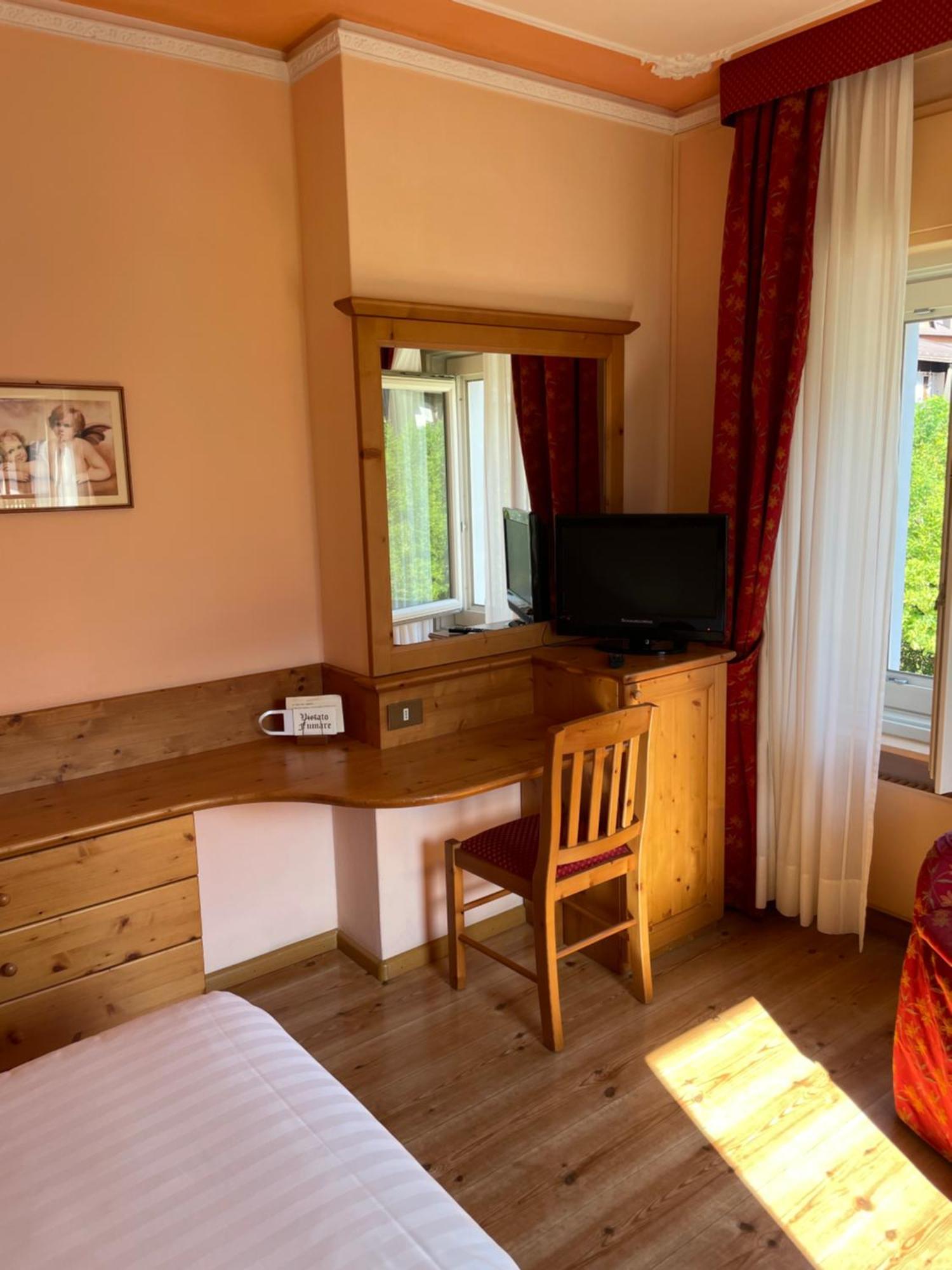 Double or Twin Room with Lake View,1657165090:JPEG