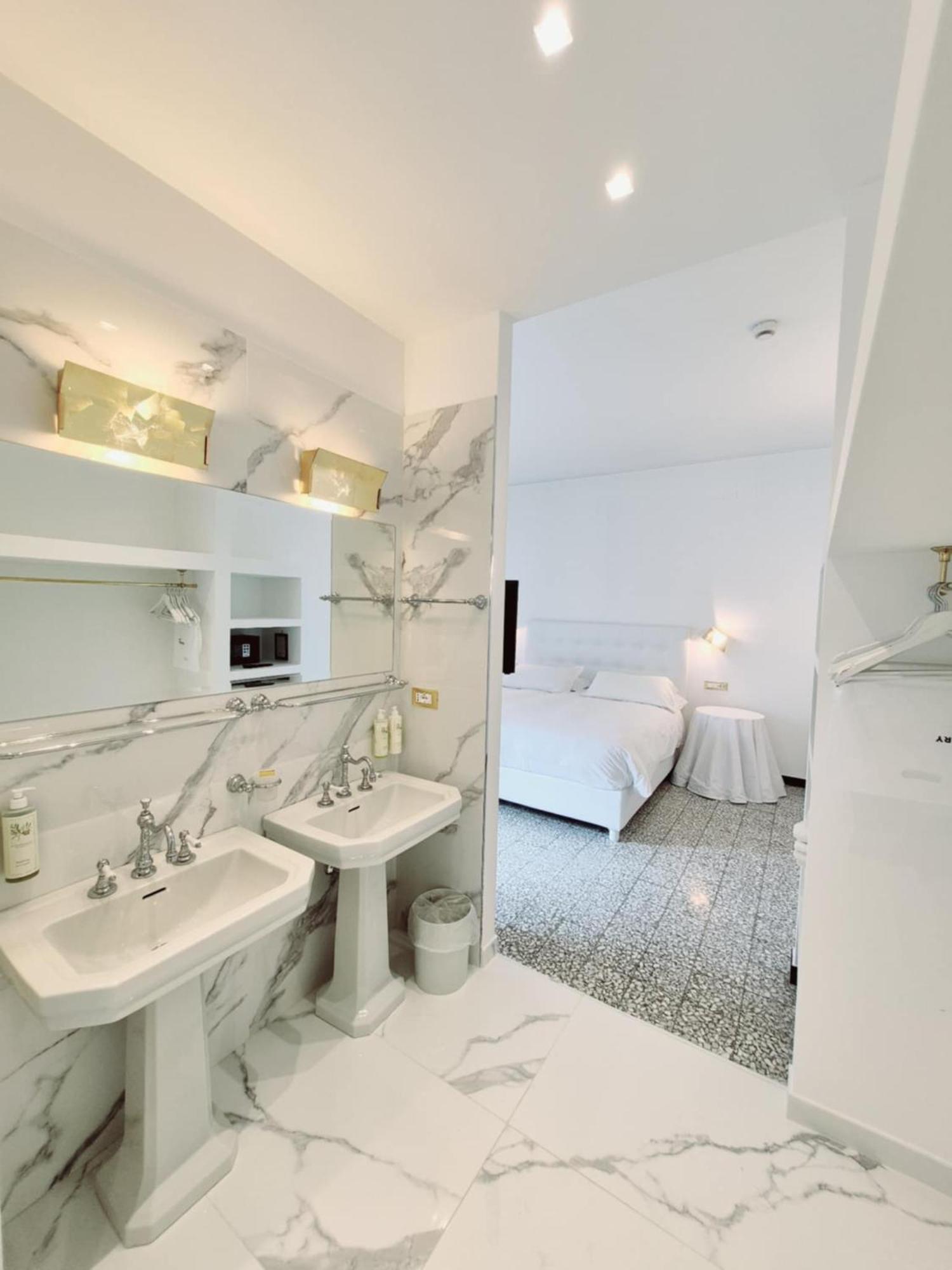 Deluxe Suite Spa Bath,1659455897:JPEG