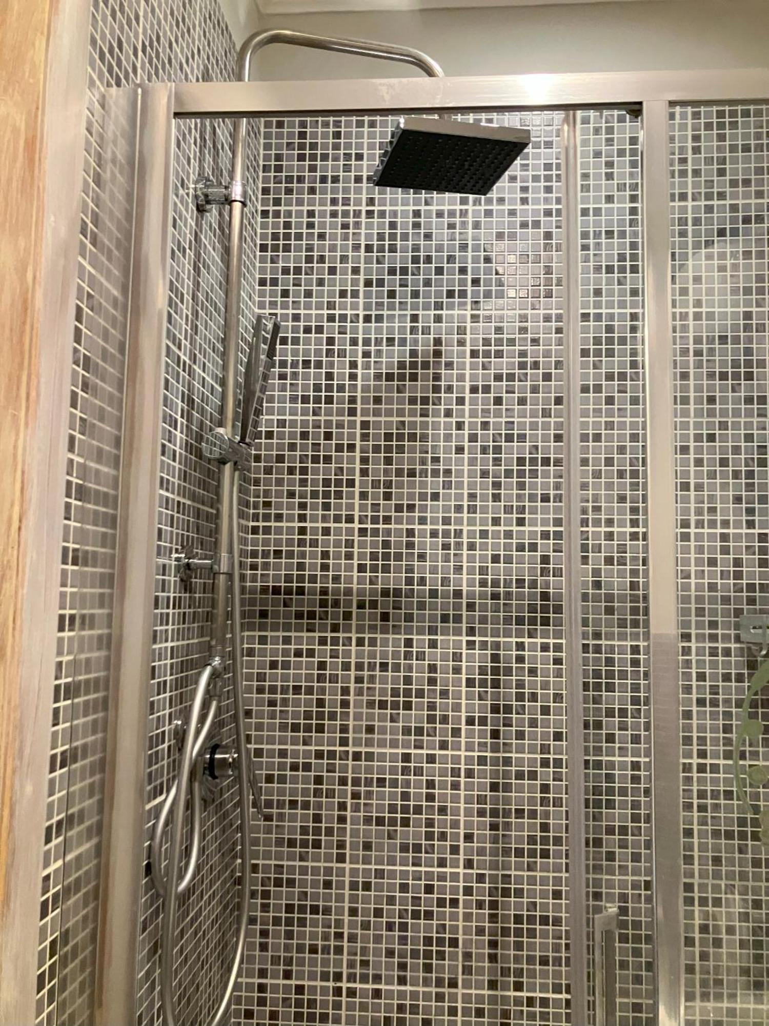 Large Deluxe En-suite