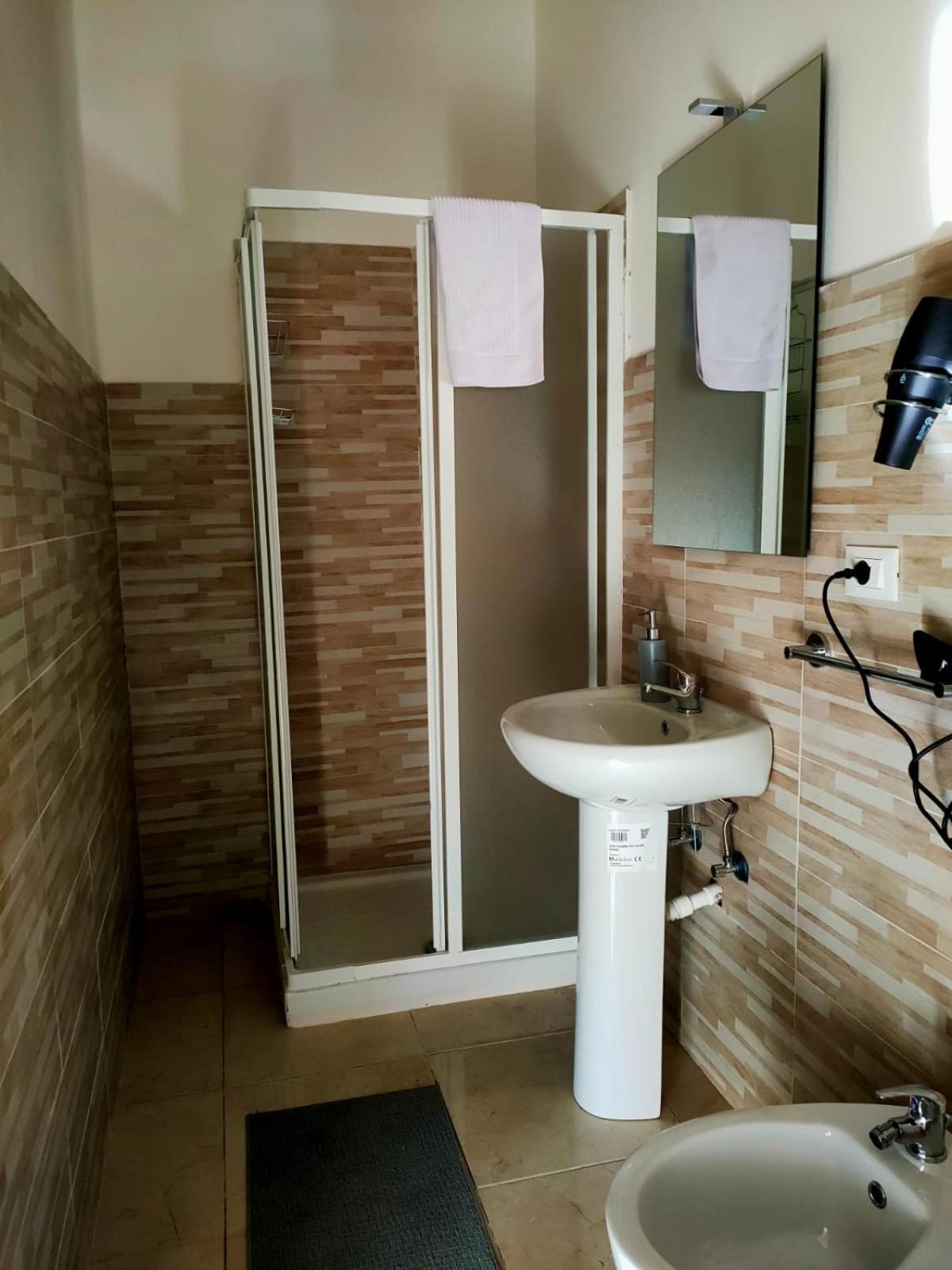 Pokój Trzyosobowy z prywatną łazienką