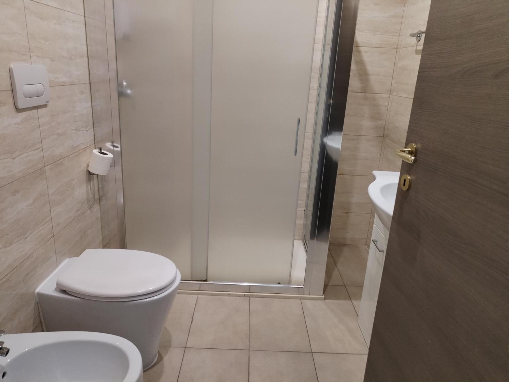 Pokój Trzyosobowy typu Comfort z prysznicem