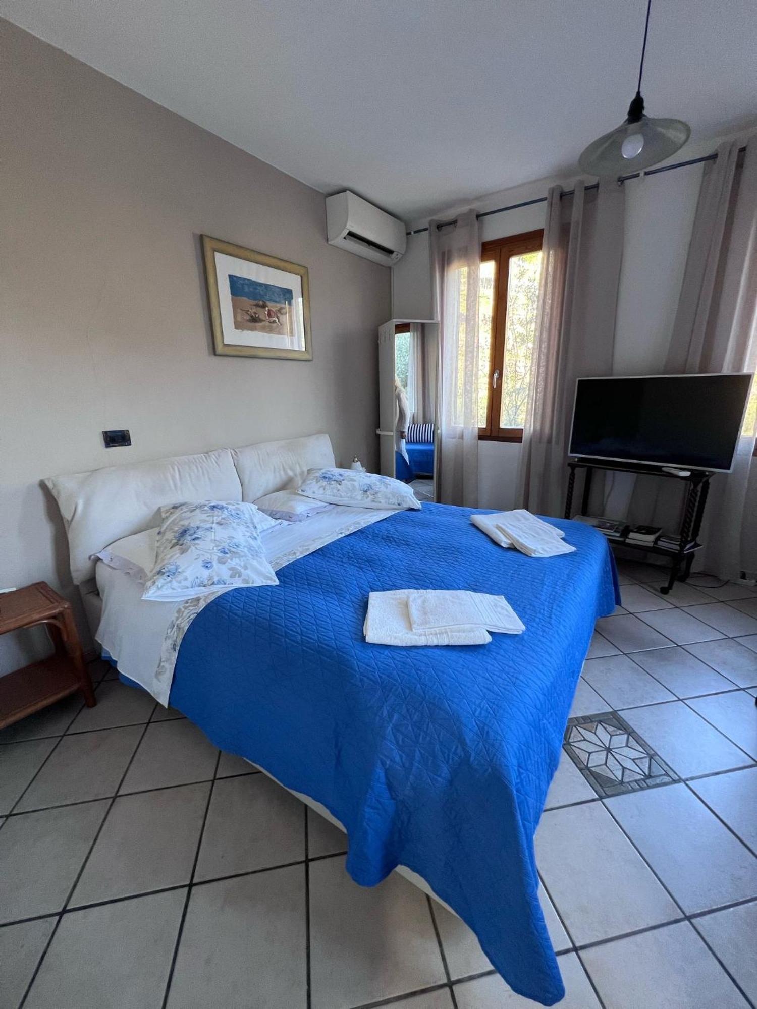 Family Room with Private Bathroom,1661122832:JPEG