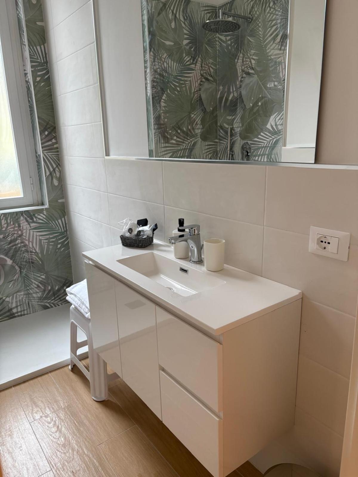 Deluxe One-Bedroom Apartment