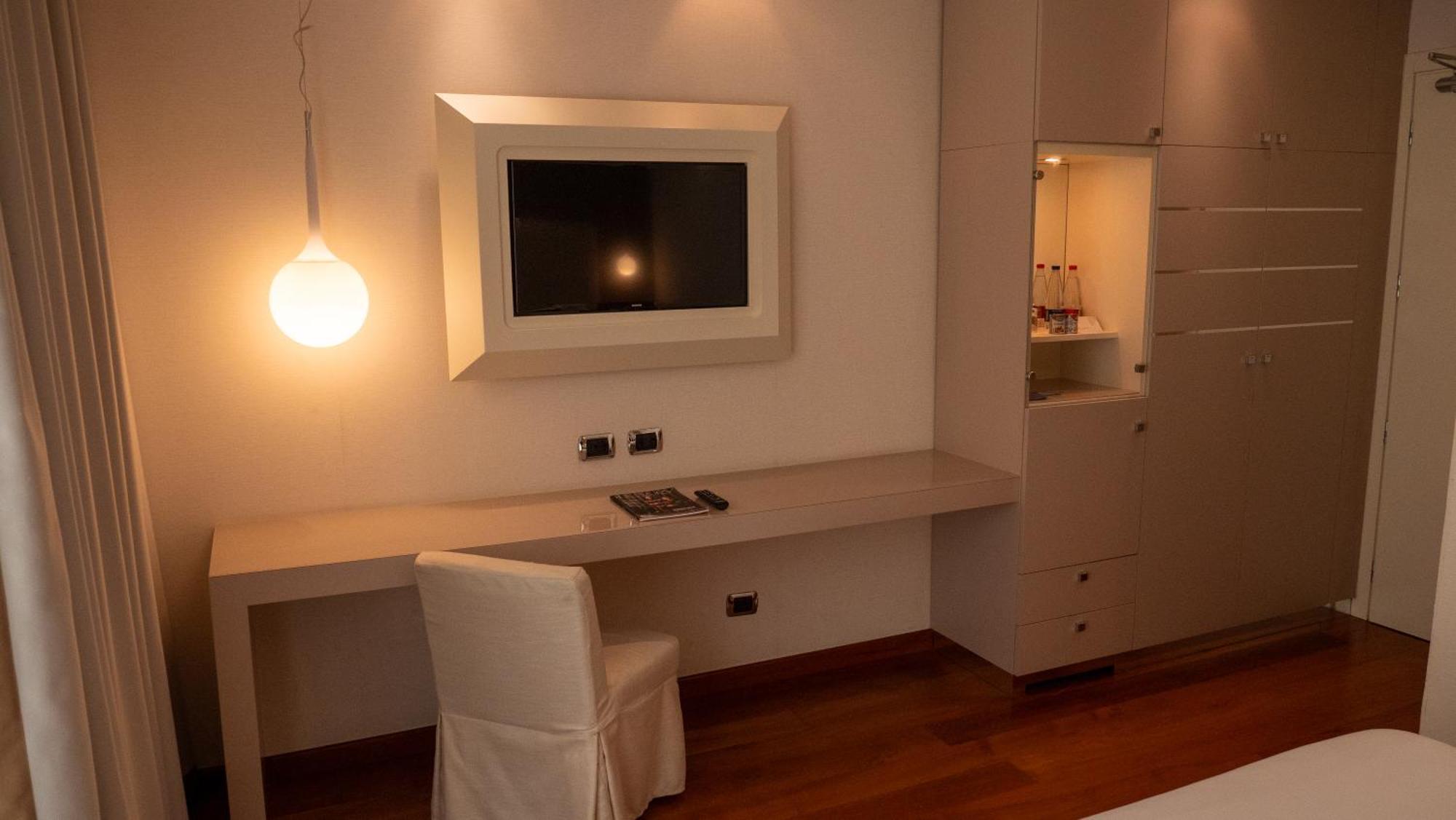 Deluxe Room,1661643430:JPEG