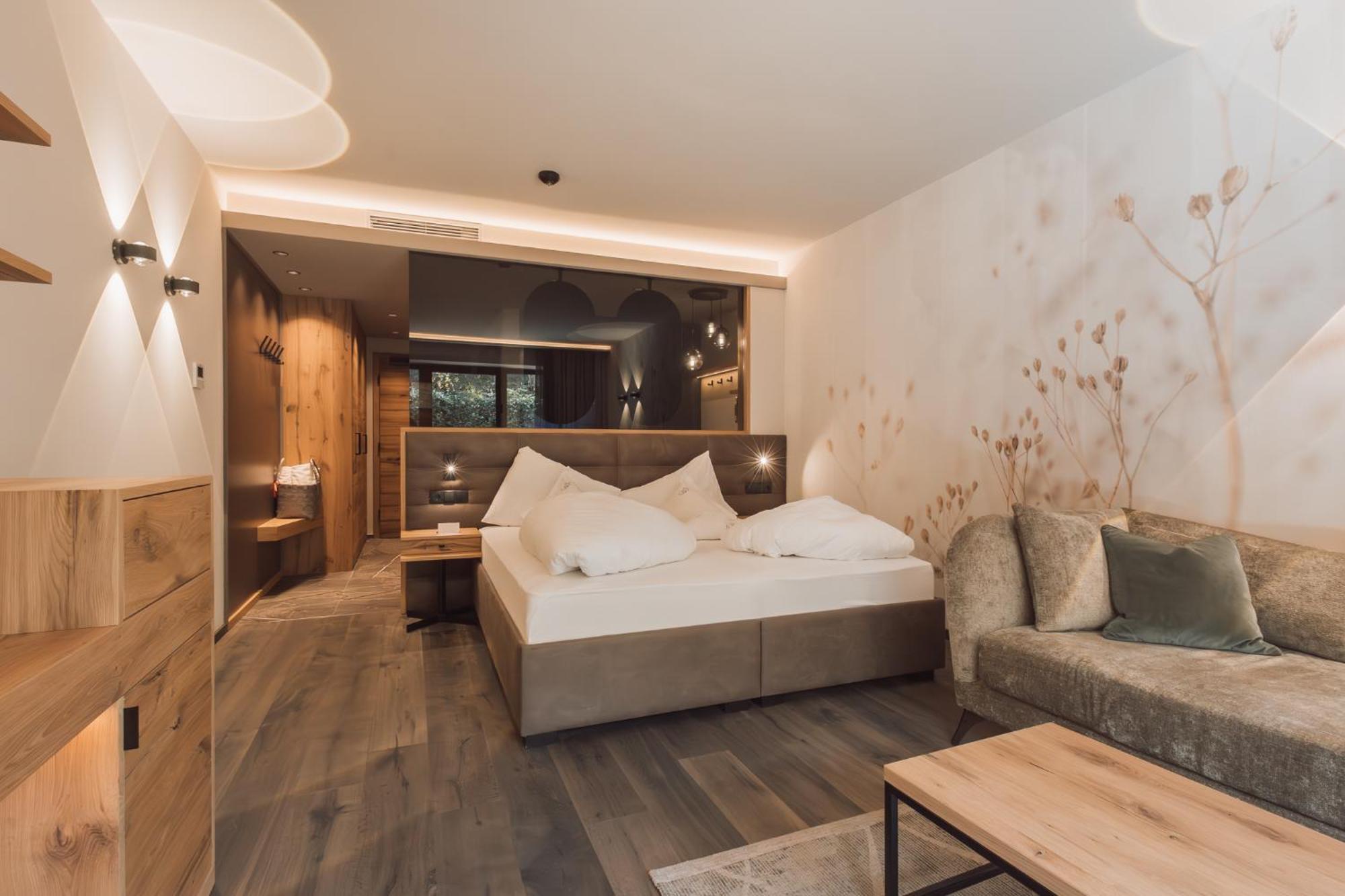 Double Room with Balcony,1664663161:JPEG