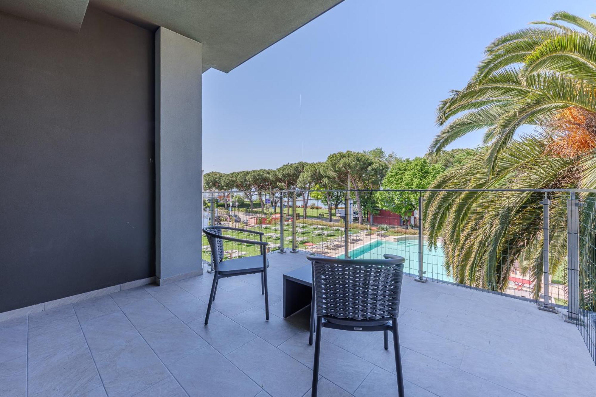 Panorama Triple Room with Terrace and Lake View