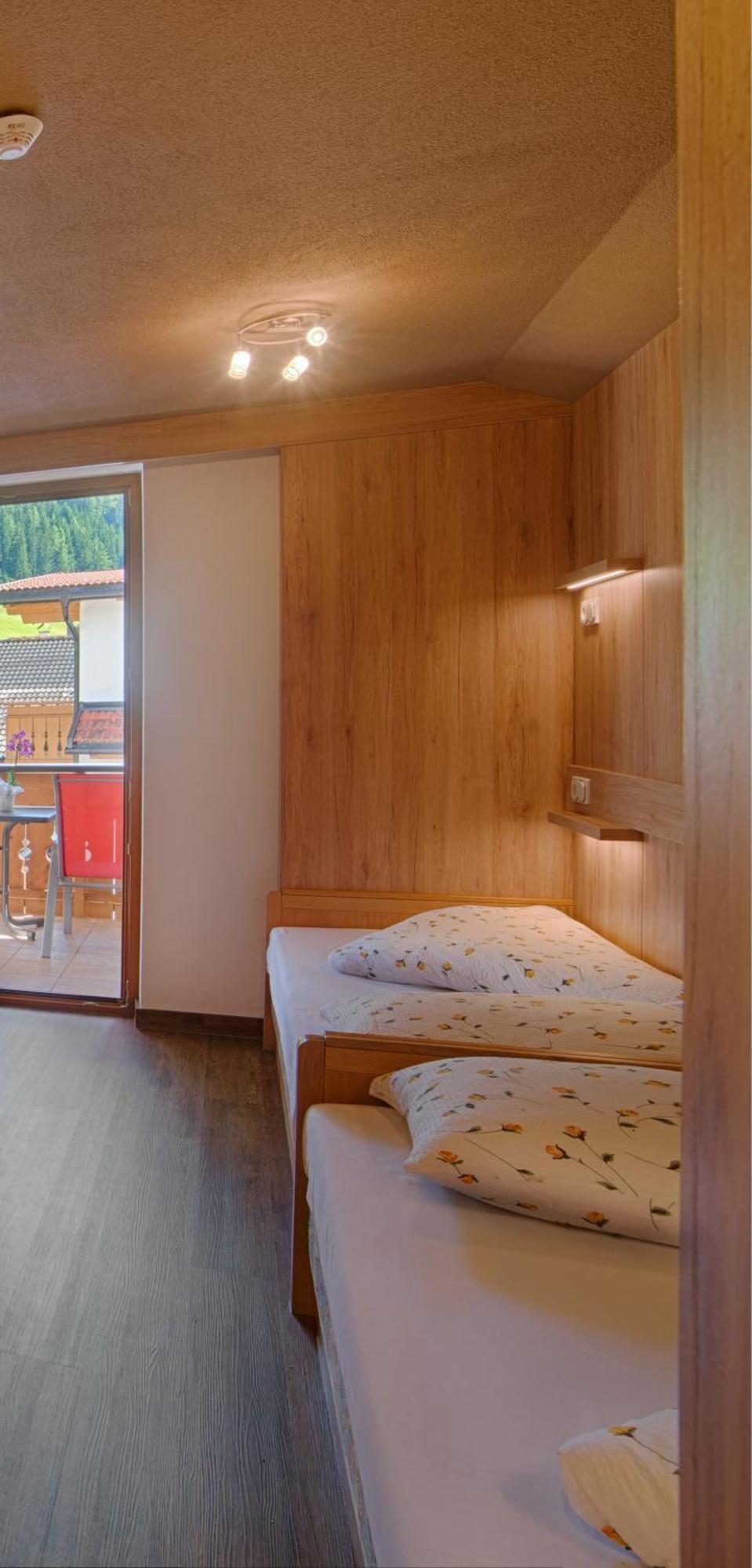 Zweibettzimmer mit Zustellbett
