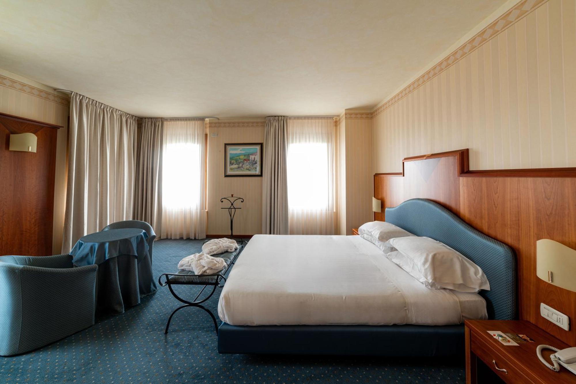 Junior Suite,1668045936:JPEG