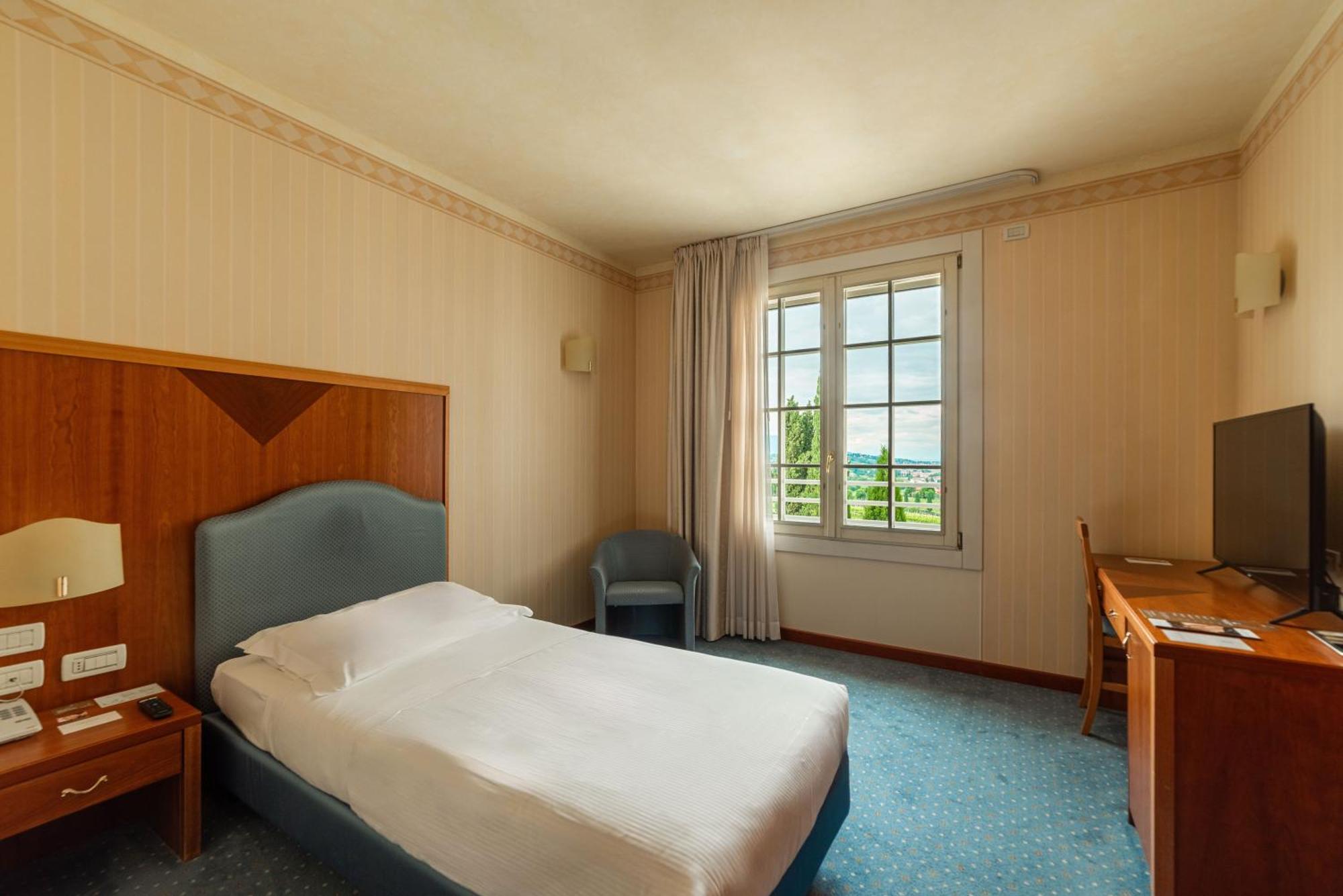 Single Room,1668045955:JPEG