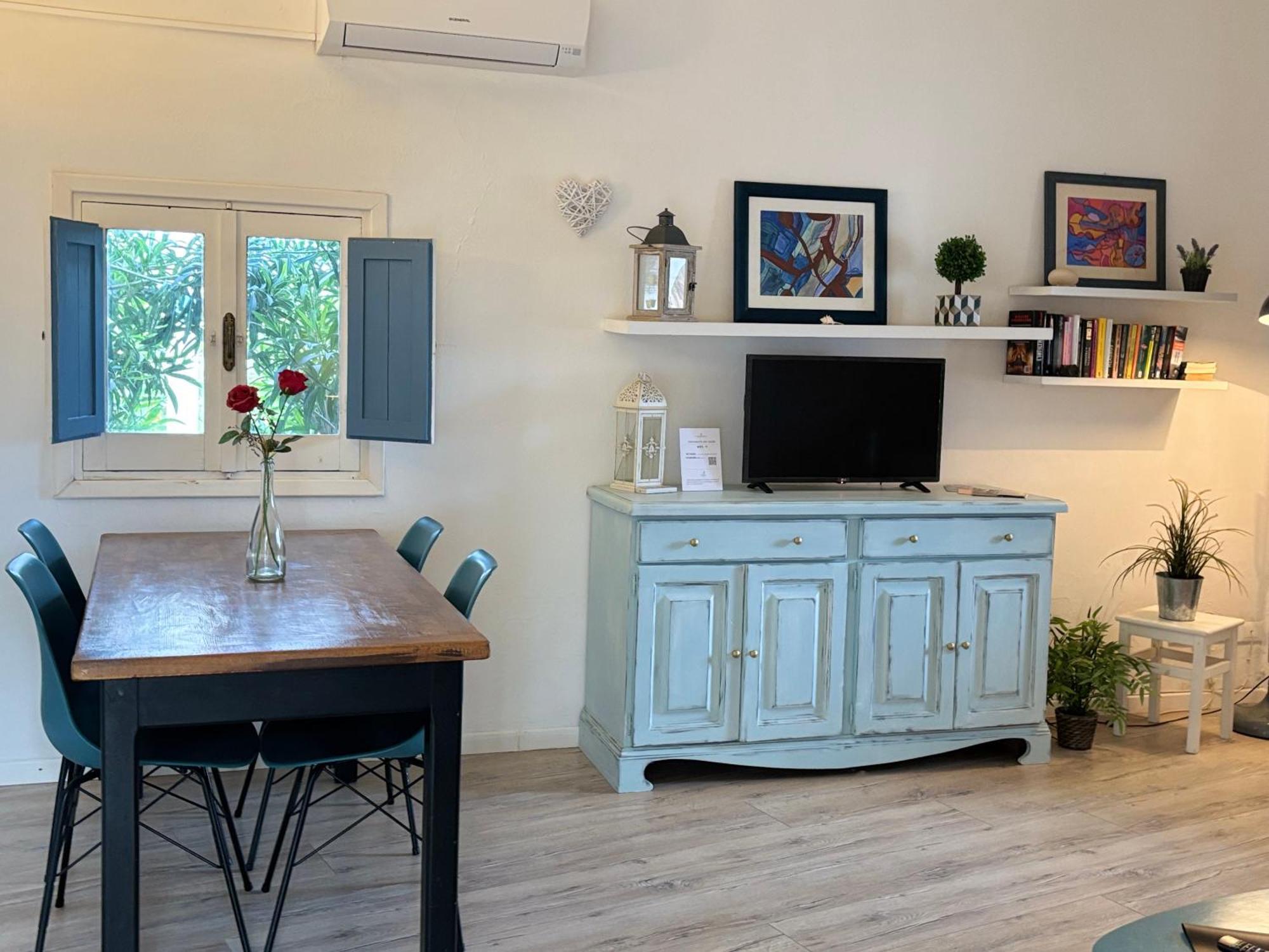 Deluxe One-Bedroom Apartment