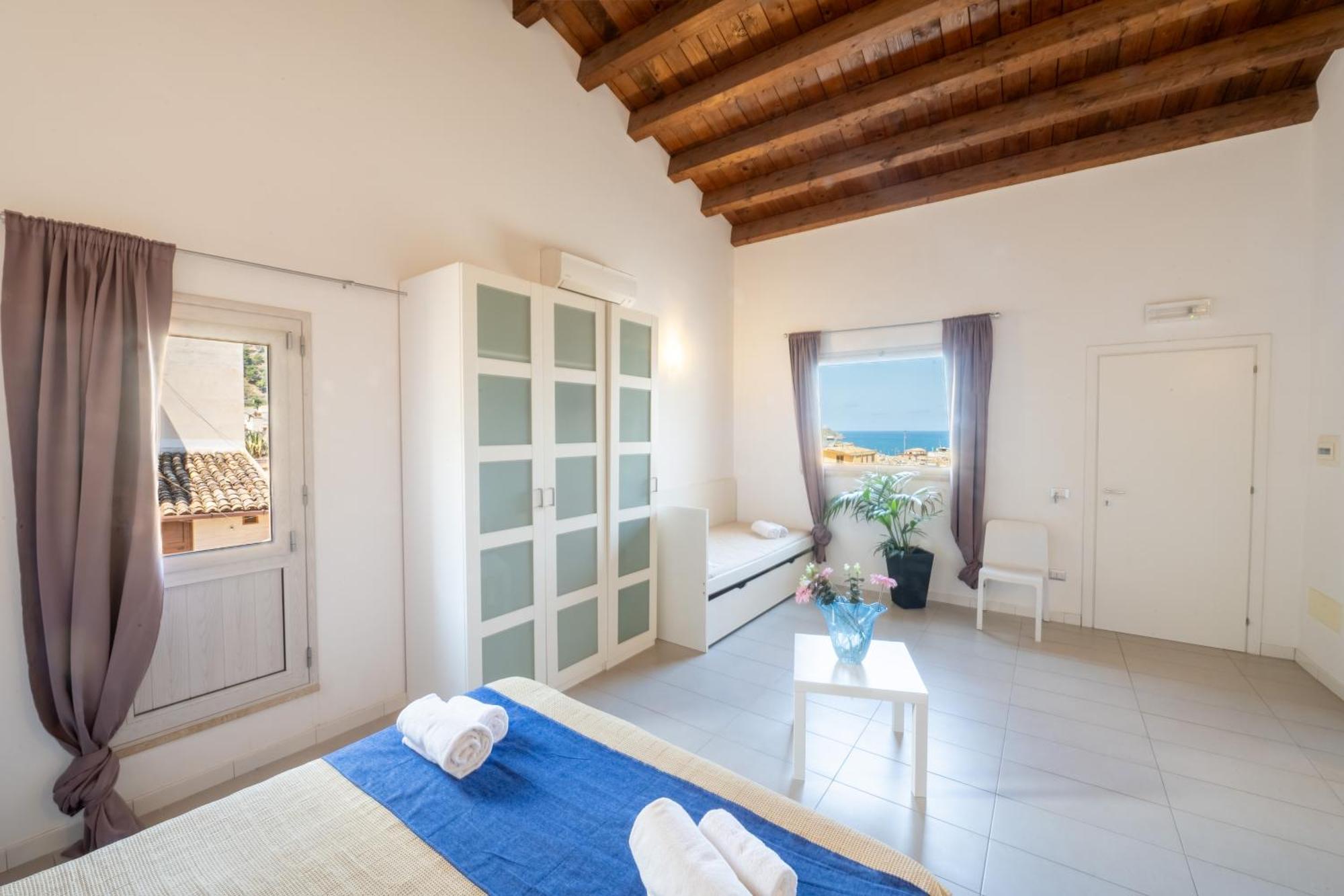 Deluxe Family Suite
