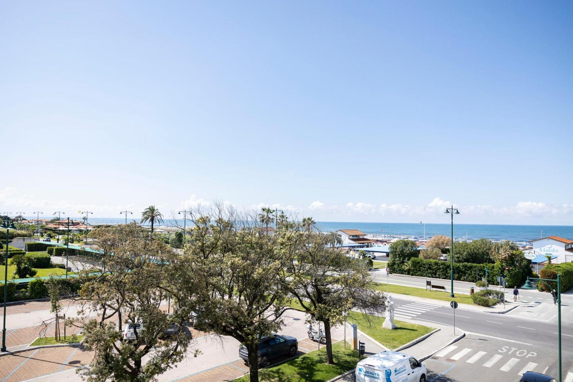Superior Double or Twin Room Lateral Sea View