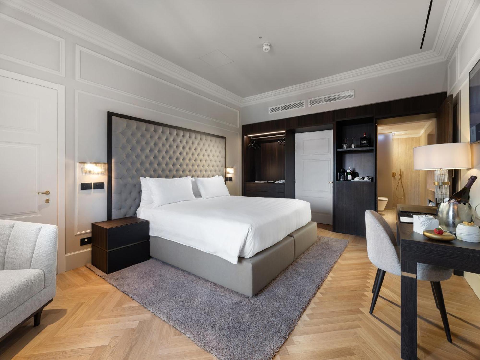 Junior Suite Duomo Cathedral View