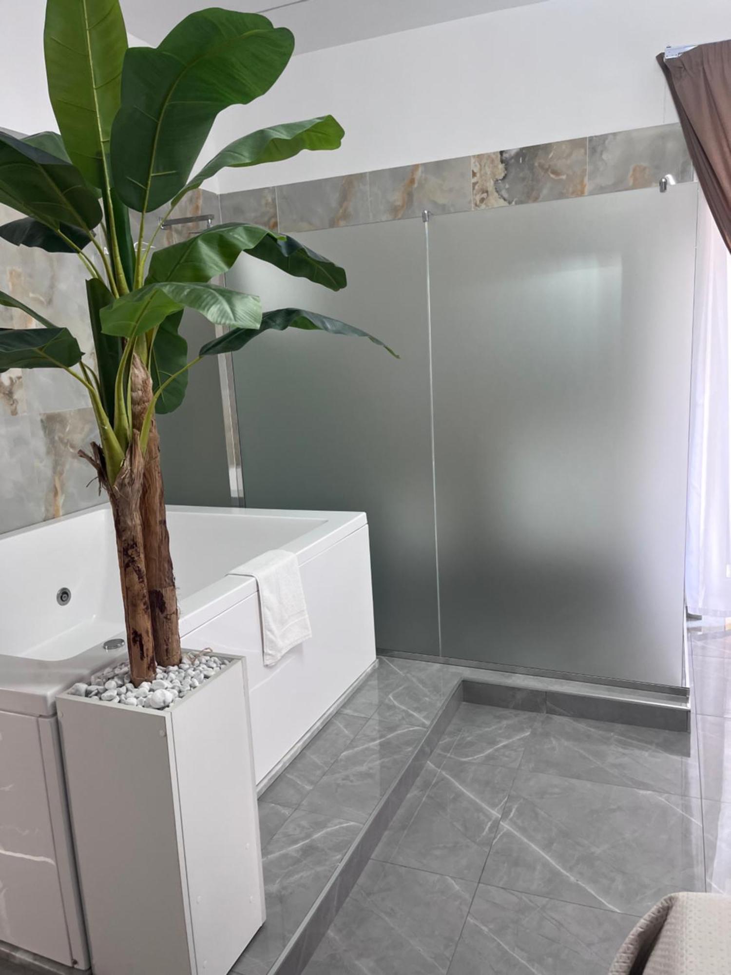 King Room Spa Bath