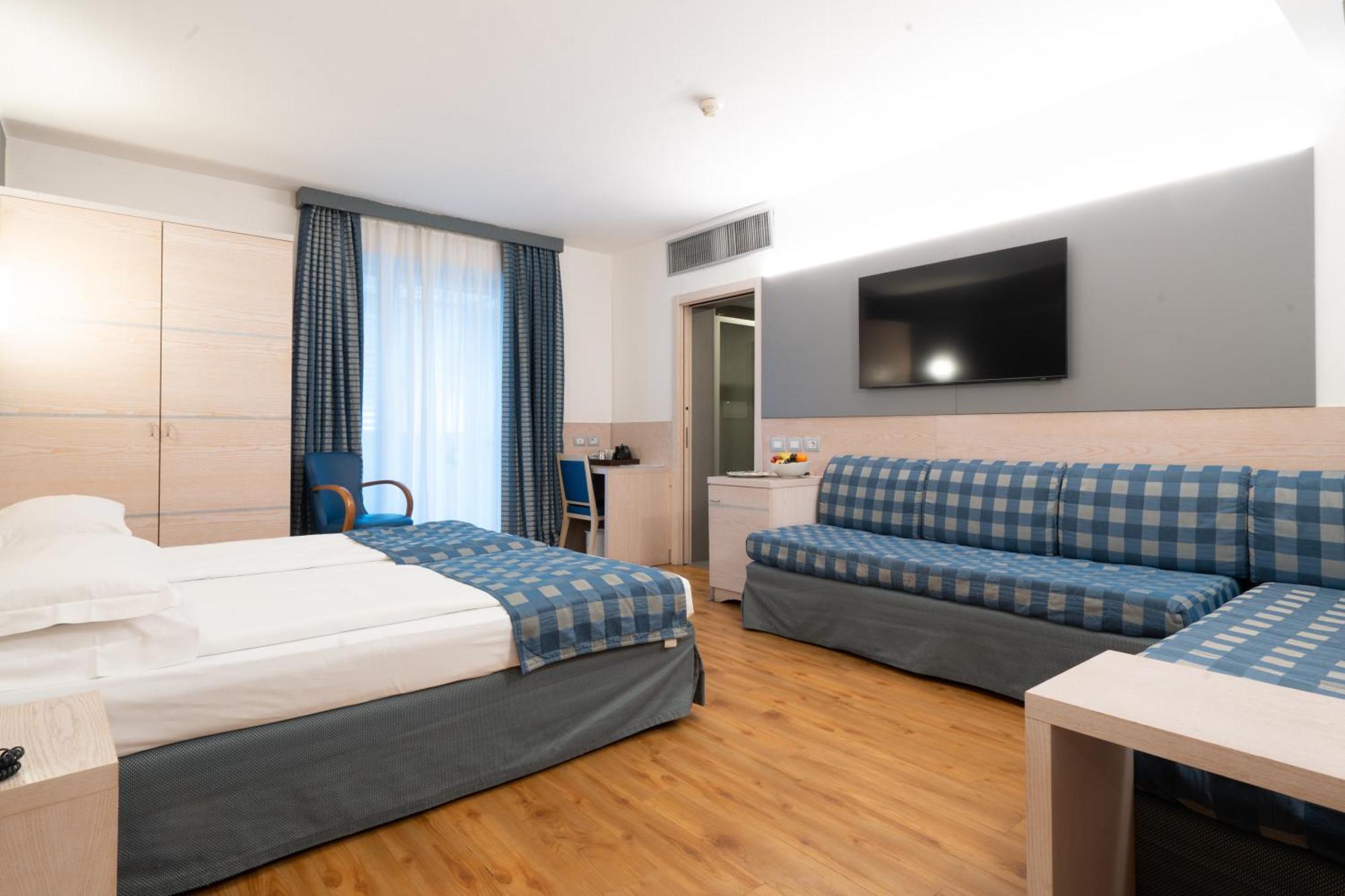 Junior Suite,1683805599:JPEG