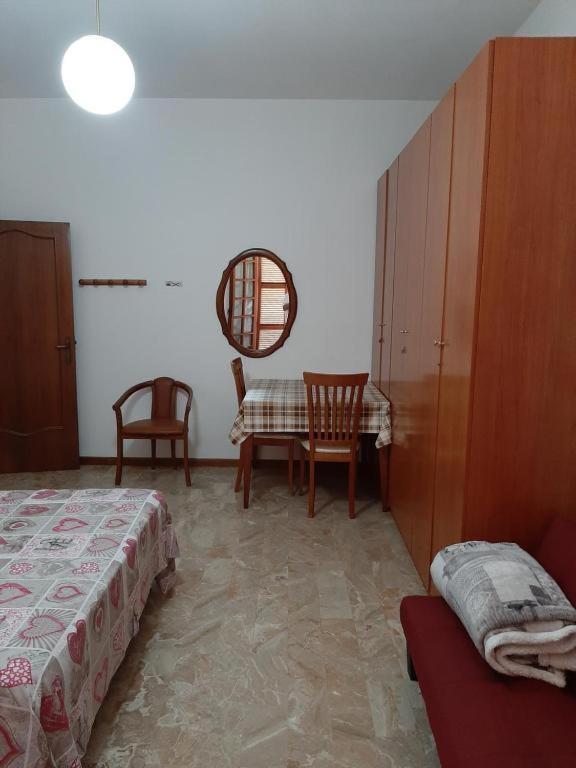 Standard Double Room with Shared Bathroom,1682953464:JPEG