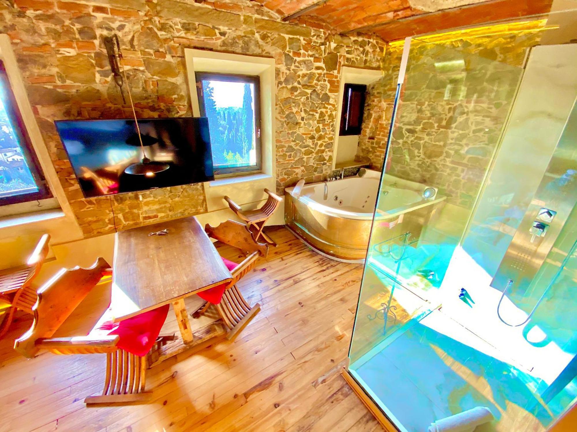 Deluxe Suite Spa Bath