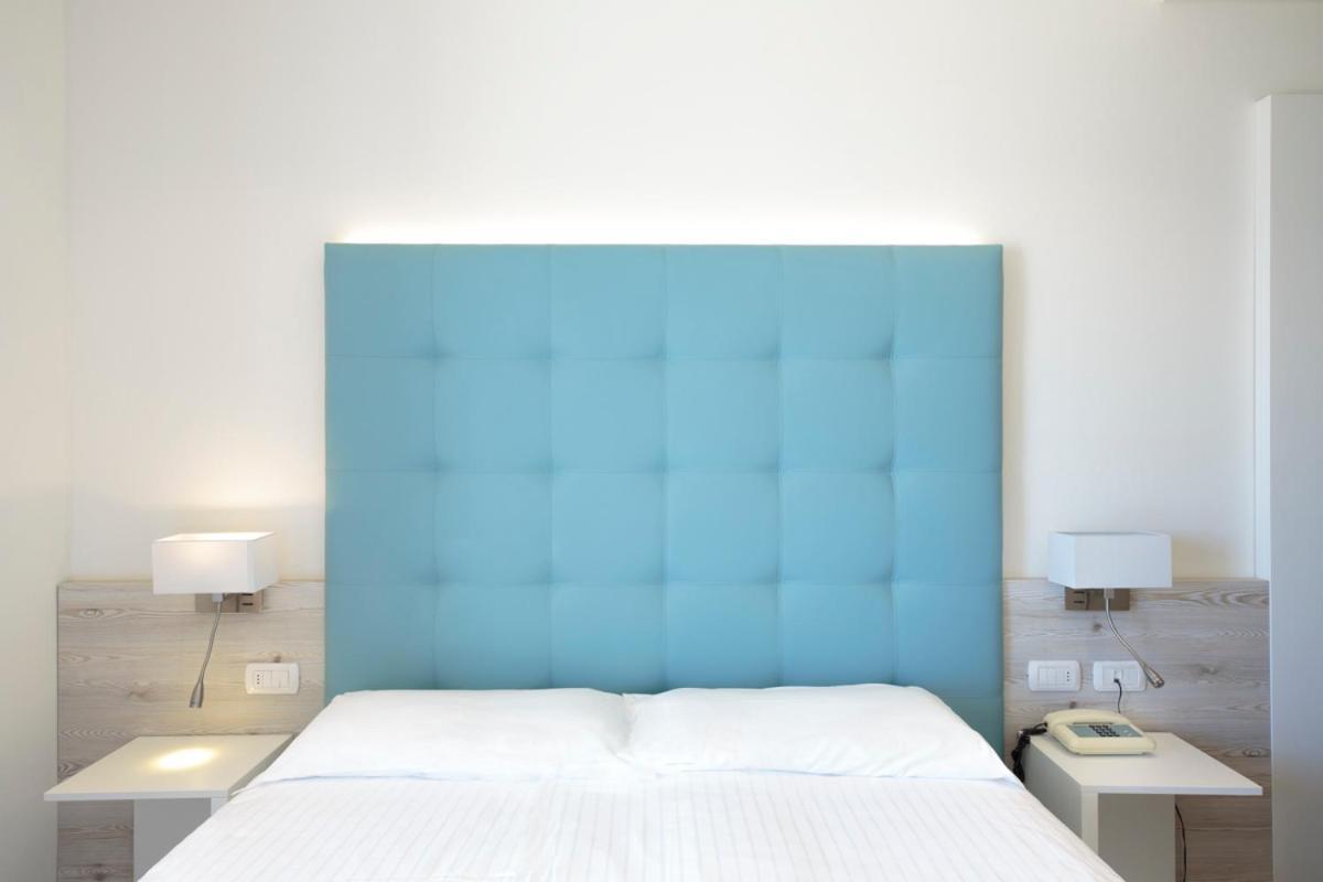 Double or Twin Room with Sea View,1683824487:JPEG