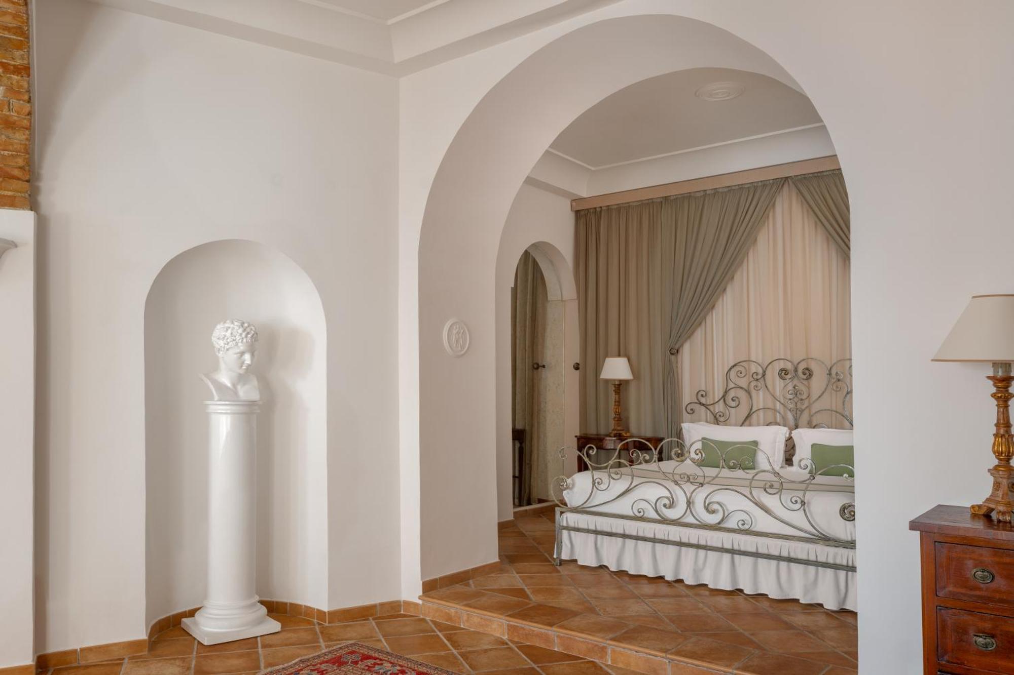 Large Suite with Spa Bath