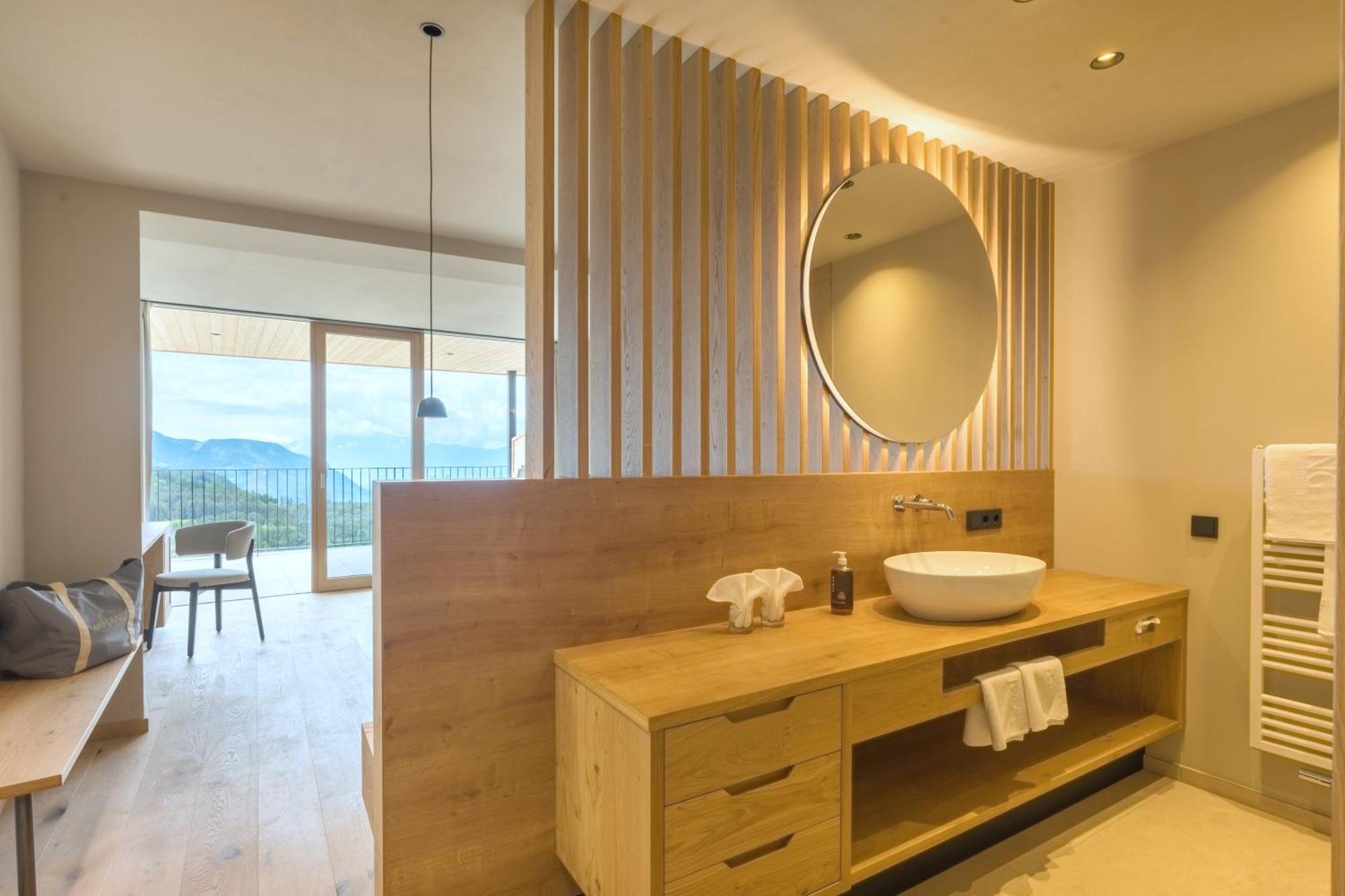 Deluxe Double Room Shower