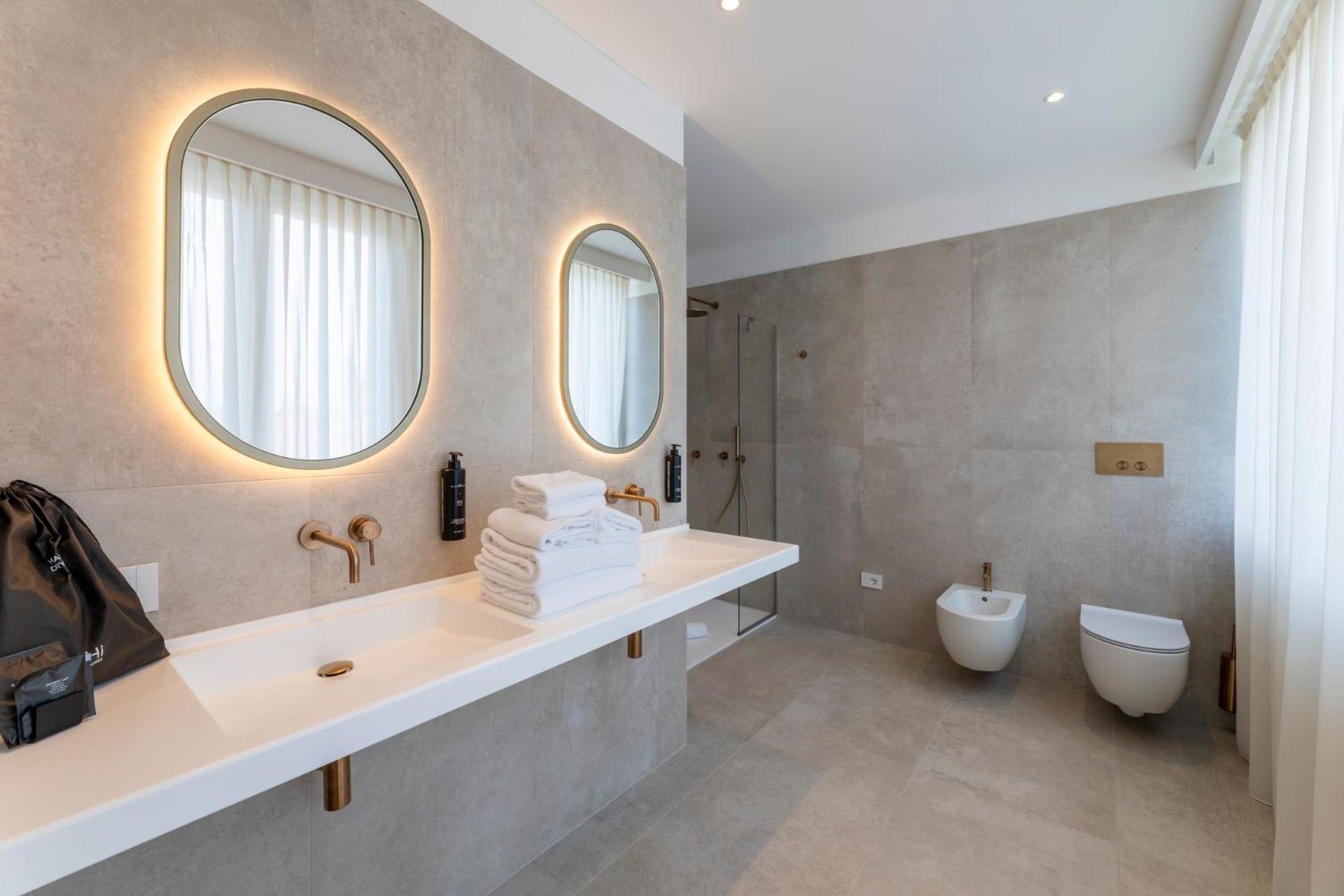 Suite Lit Queen-Size avec Baignoire Spa