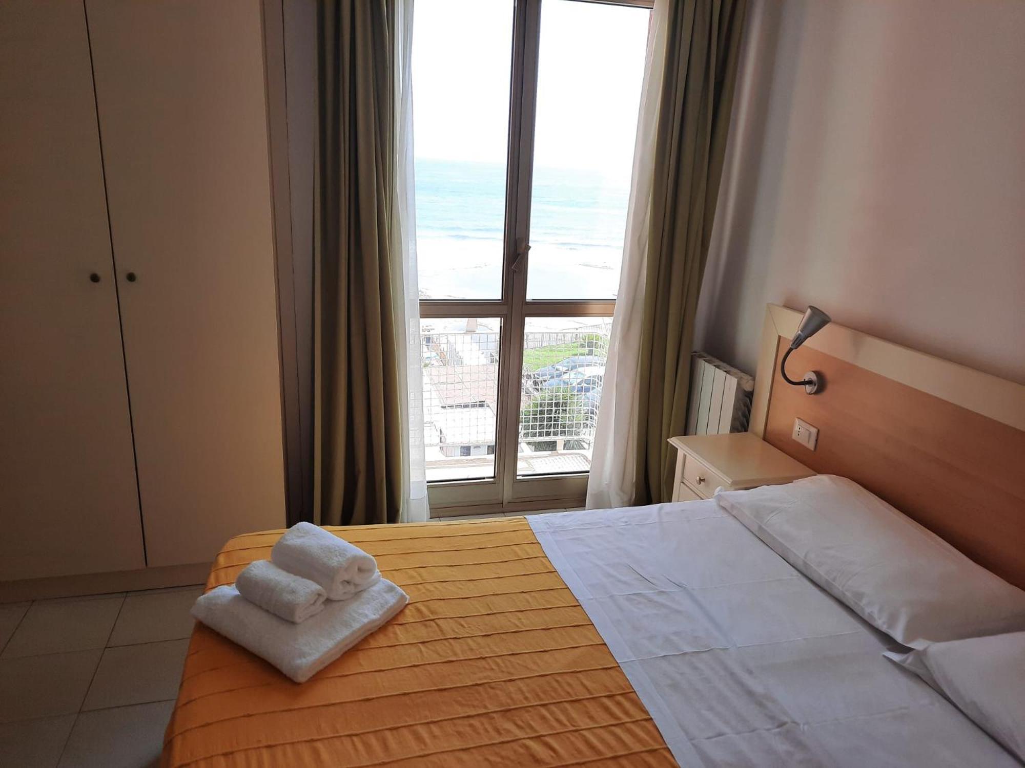 Camera Familiare con Vista Mare