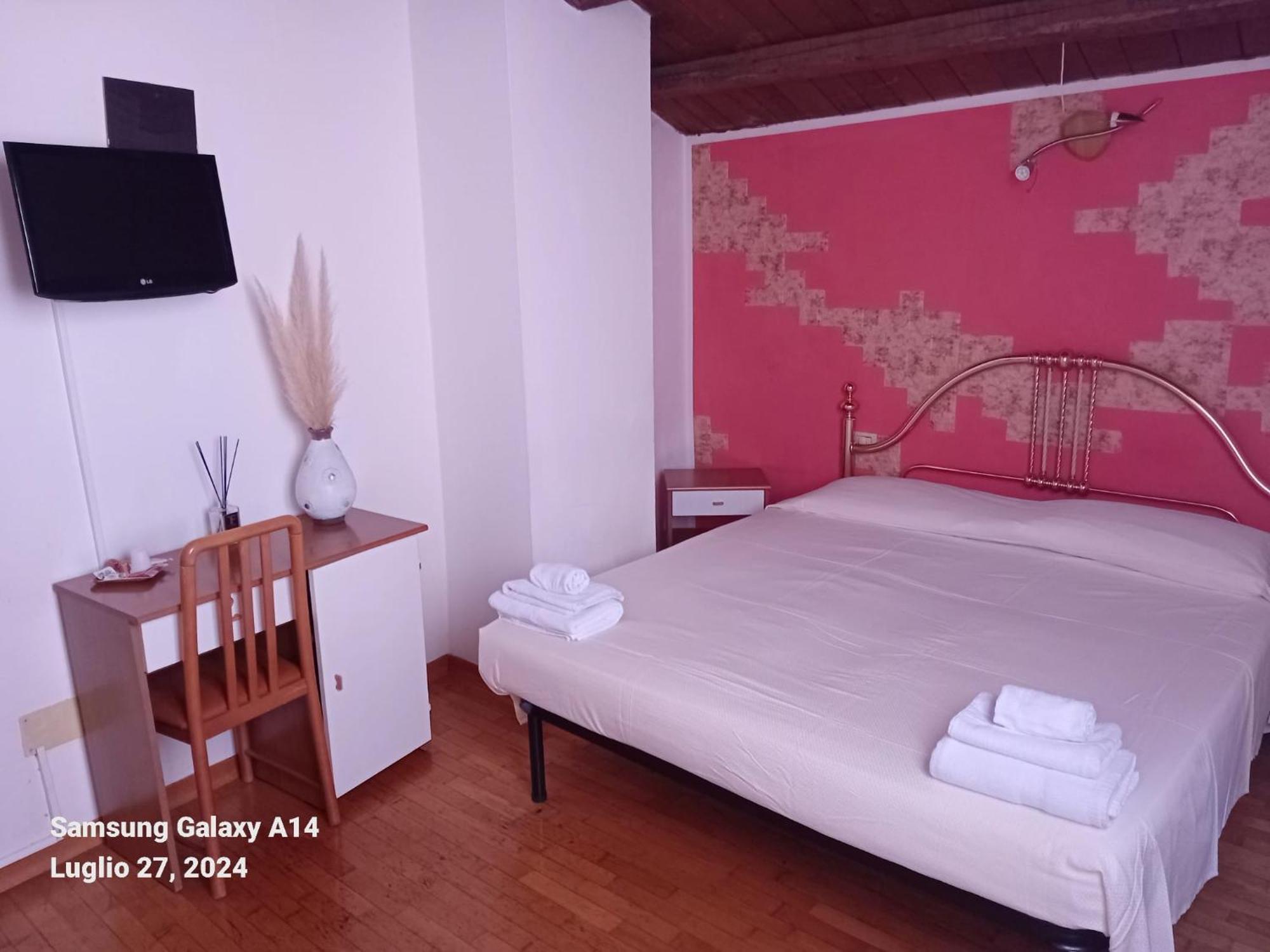 Small Double Room,1692084815:JPEG