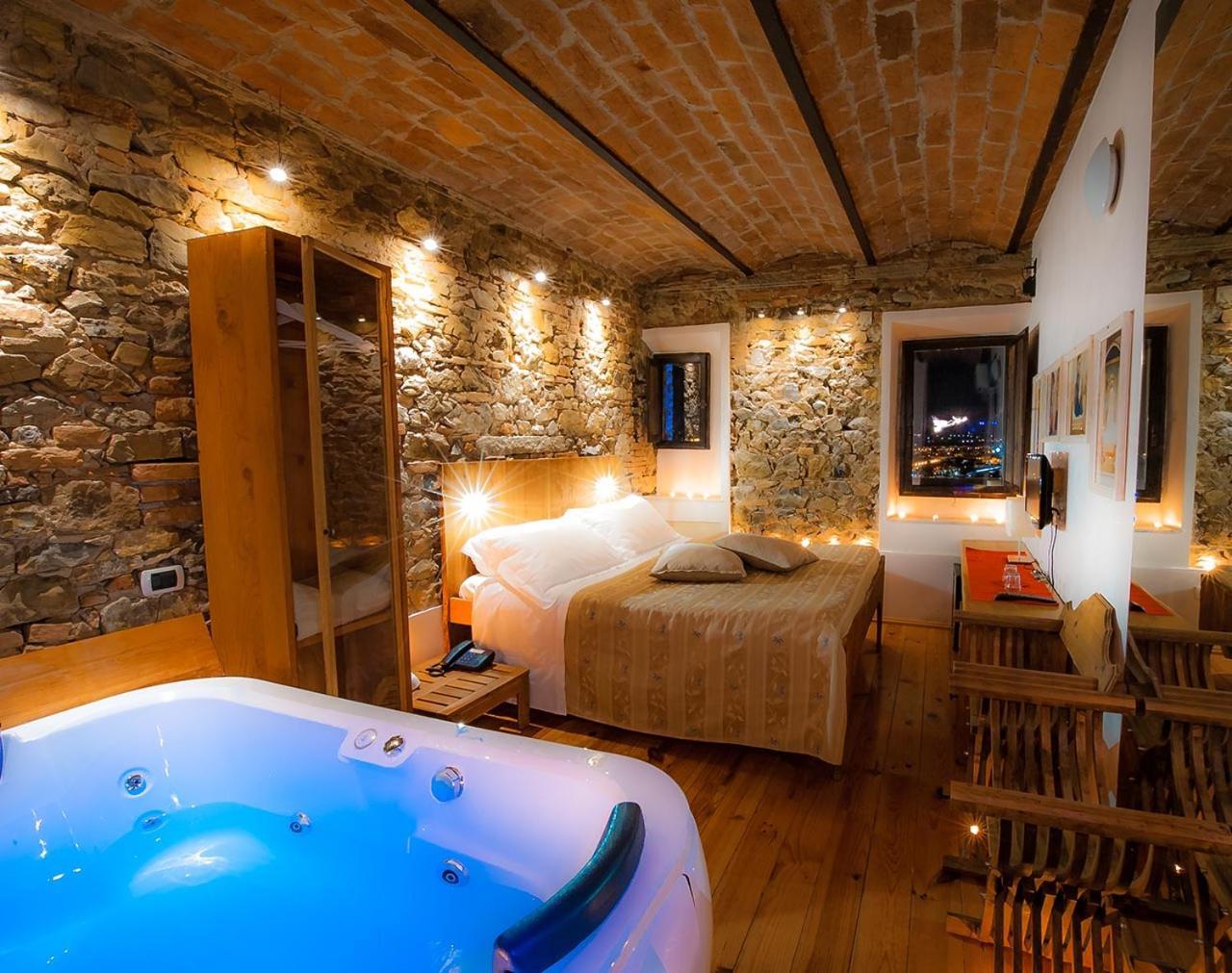 King Room Spa Bath